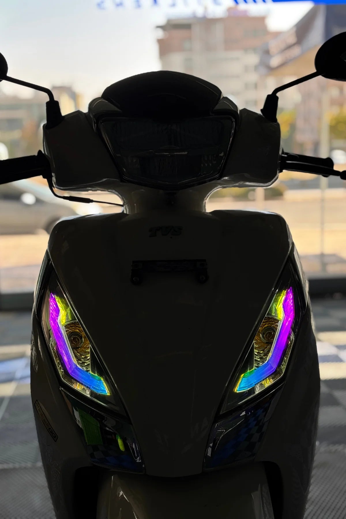 TVS Jupiter 125 için Renk Değiştiren Nebula Far Filmi Sticker Far Tasarım