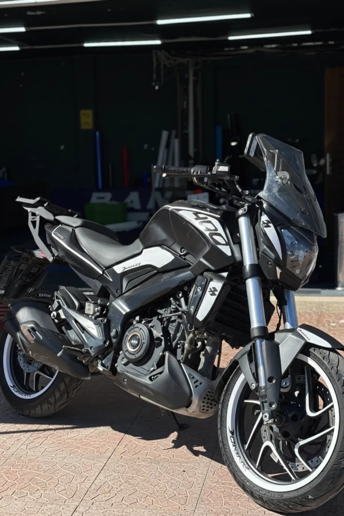 Dominar Sticker Bajaj Dominar 400 için Beyaz Renk Komple Sticker Seti – Banxtre