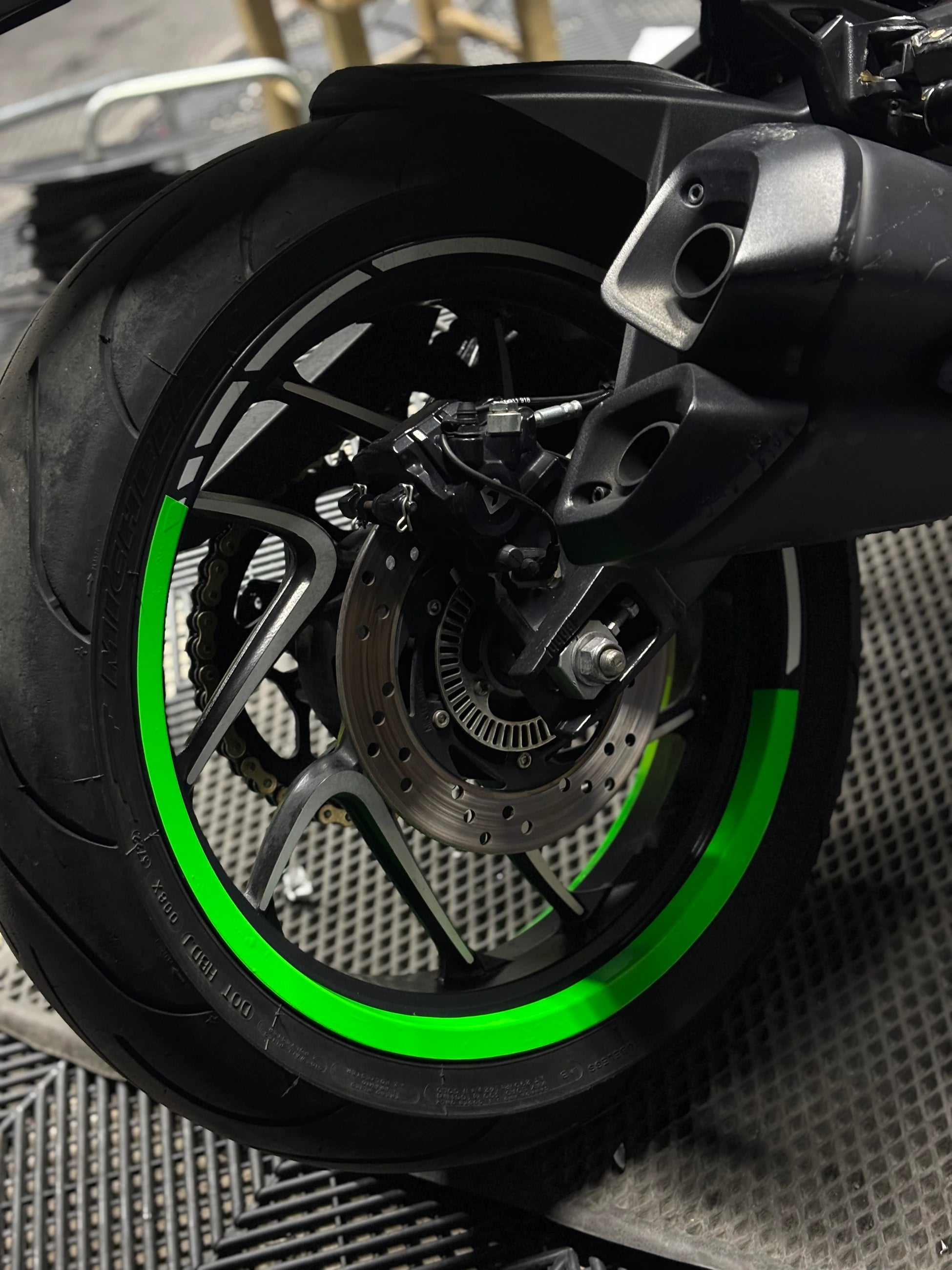 Motosiklet 17 İnch Jantlara Uyumlu Neon Yeşil Yarım Jant Şeridi