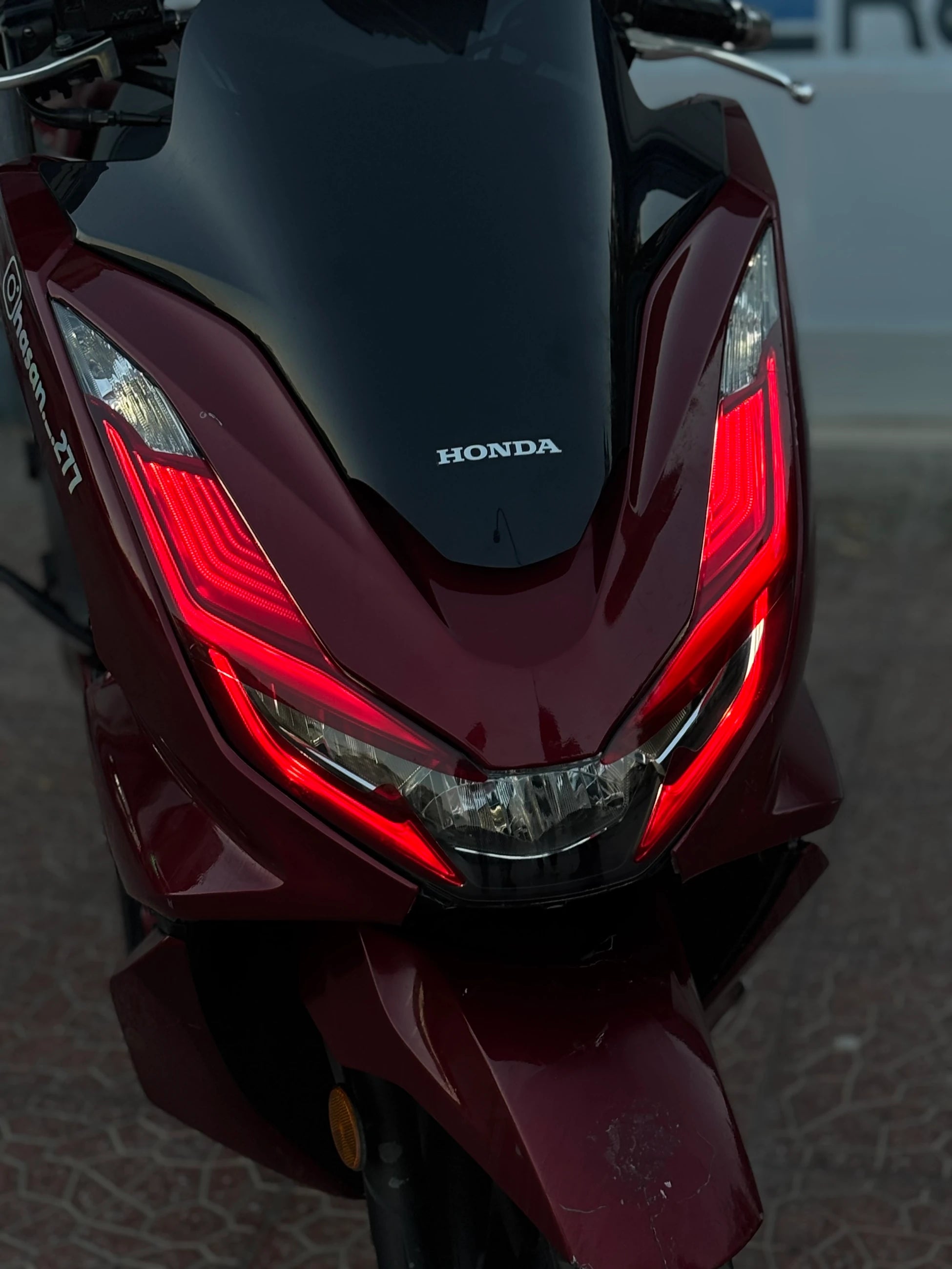 Honda PCX için Kırmızı Renk Far Filmi Tam Kapatan Far Tasarım Seti