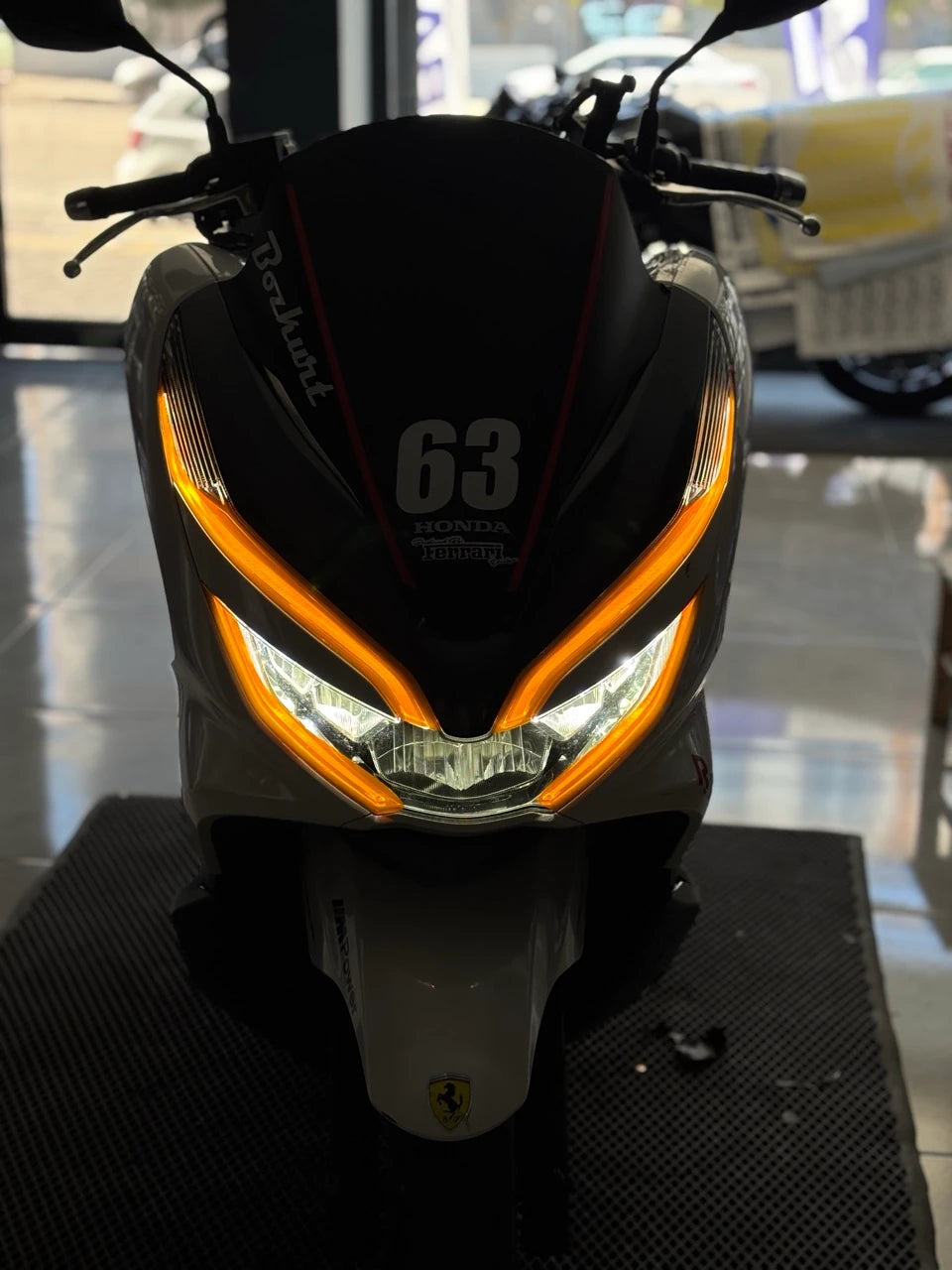 Honda PCX için Turuncu Renk Far Filmi Sticker Seti (2018-2019-2020 Yılları)