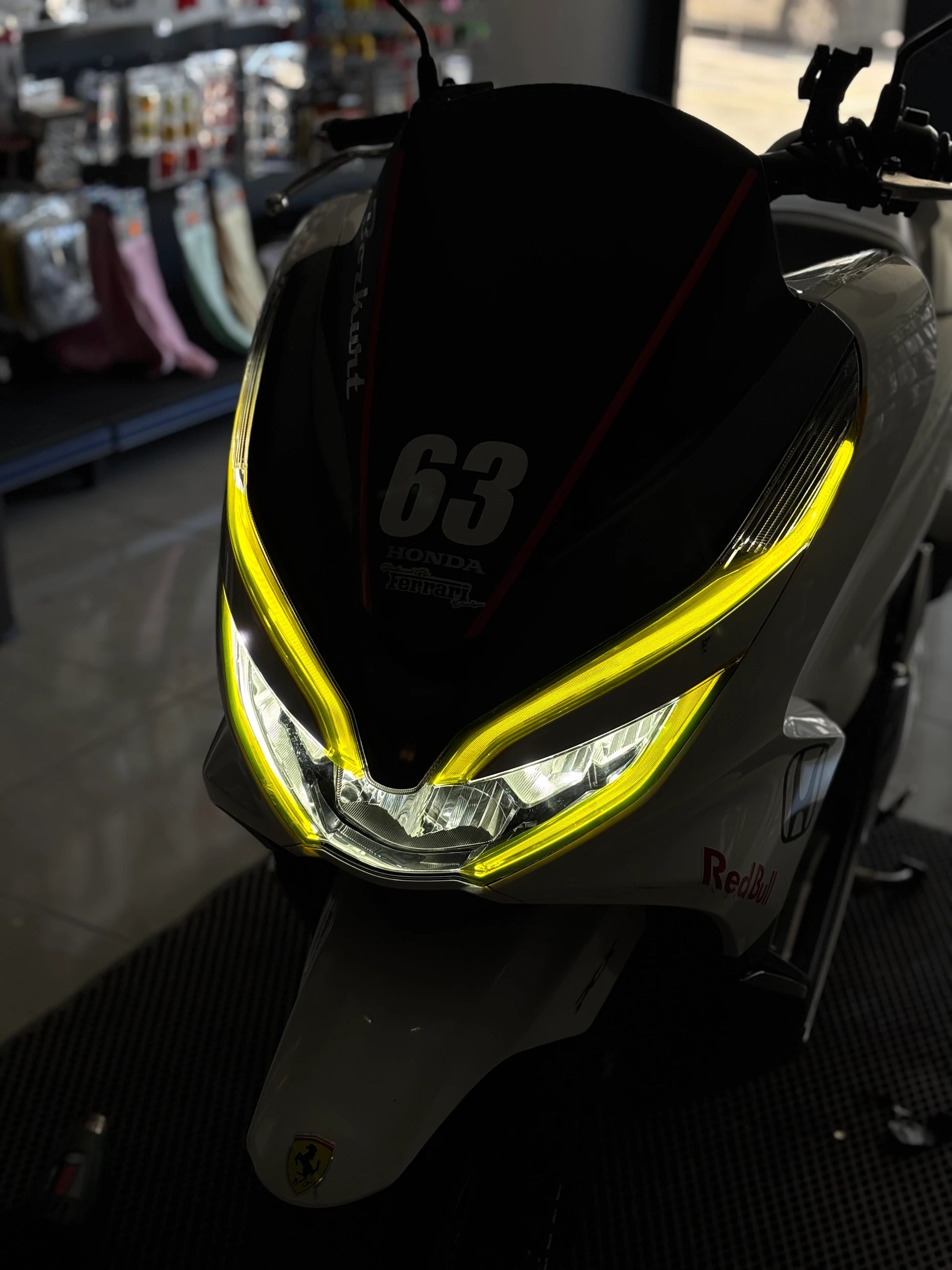 Honda PCX için Sarı Renk  Far Filmi Sticker Seti (2018-2019-2020 Yılları için)