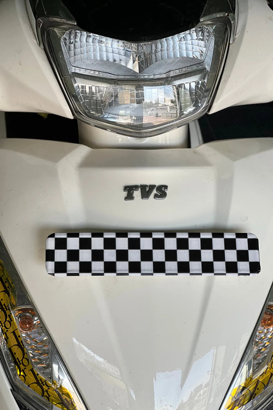 TVS Jupiter 125 Ön Plaka için İlüzyonlu Plakalık Kaplama Sticker
