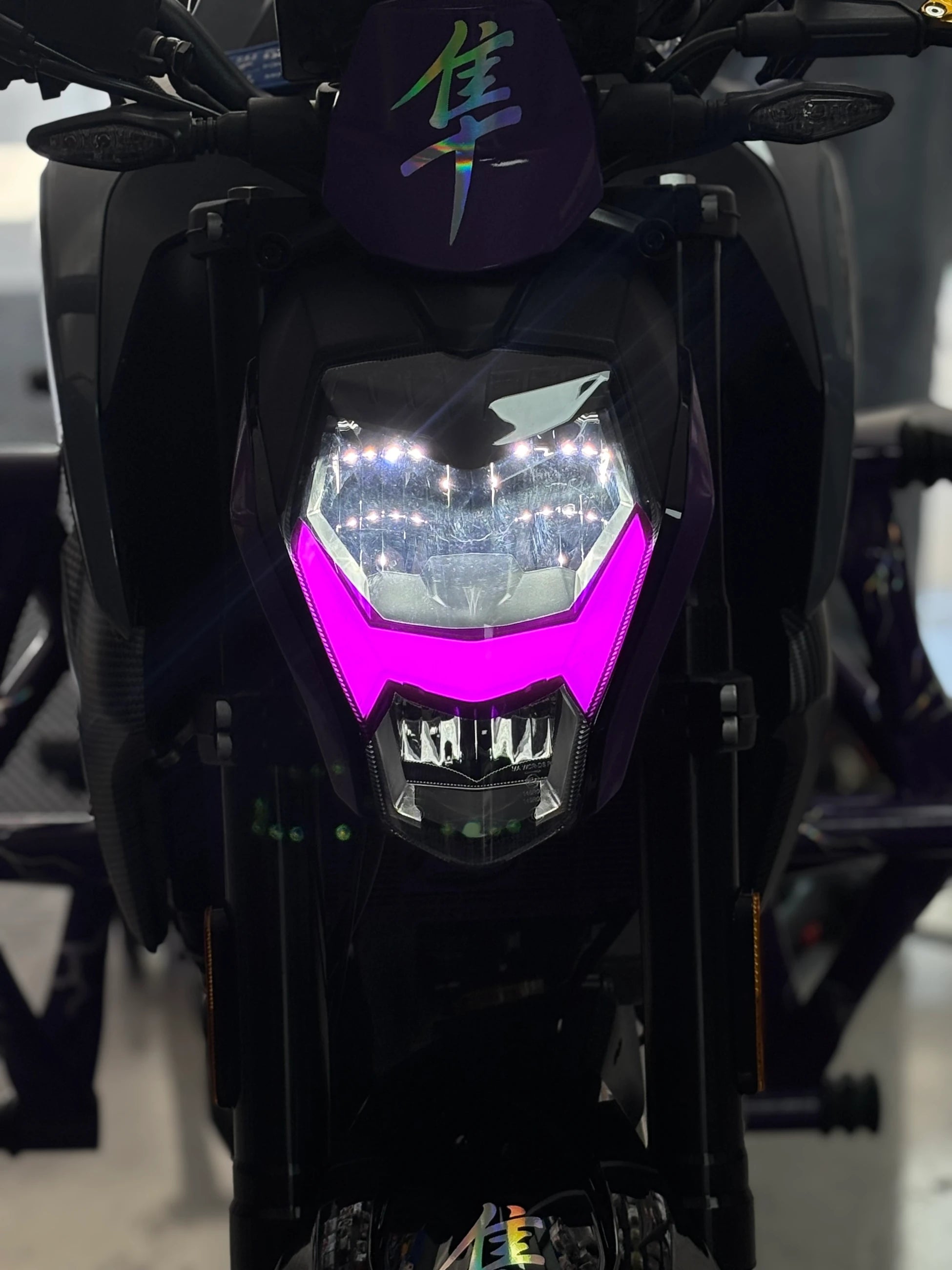 CFMOTO NK250 için Mor Renk Far Filmi Sticker Etiket