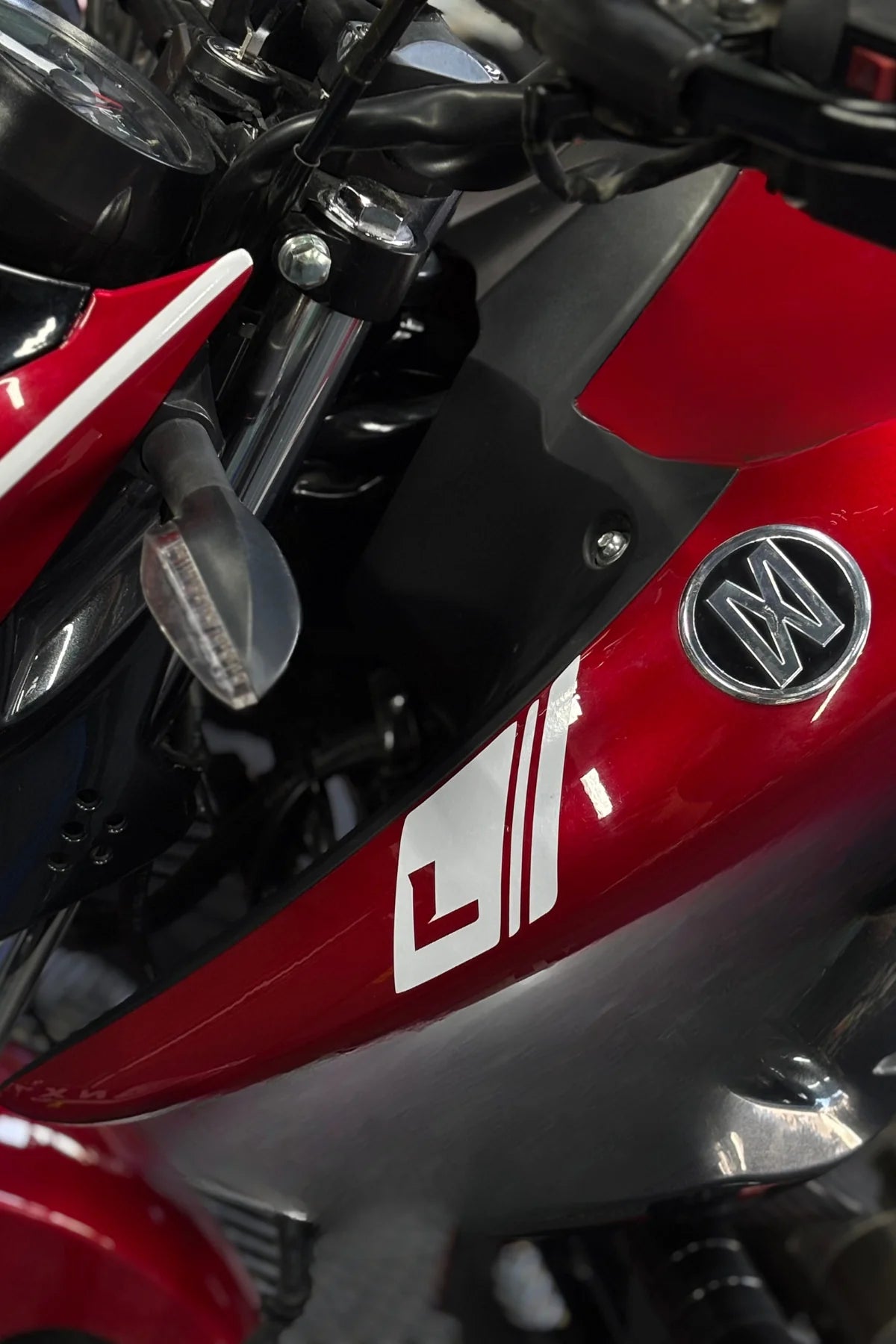 Mondial Drift-L için Logo Önü L Harfi Detaylı Sticker Seti (Sağ ve Sol)