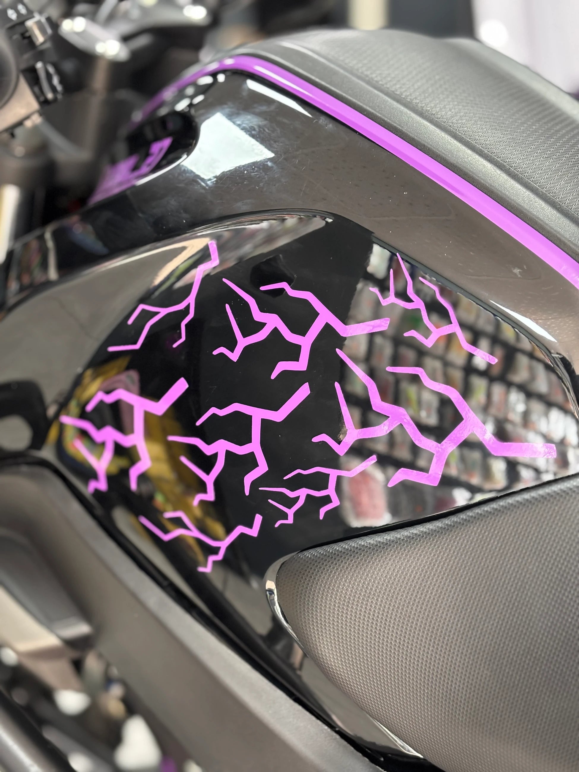 Motosiklet ve Kask için Mor Renk Yıldırım Şimşek Seti (16 Parça)