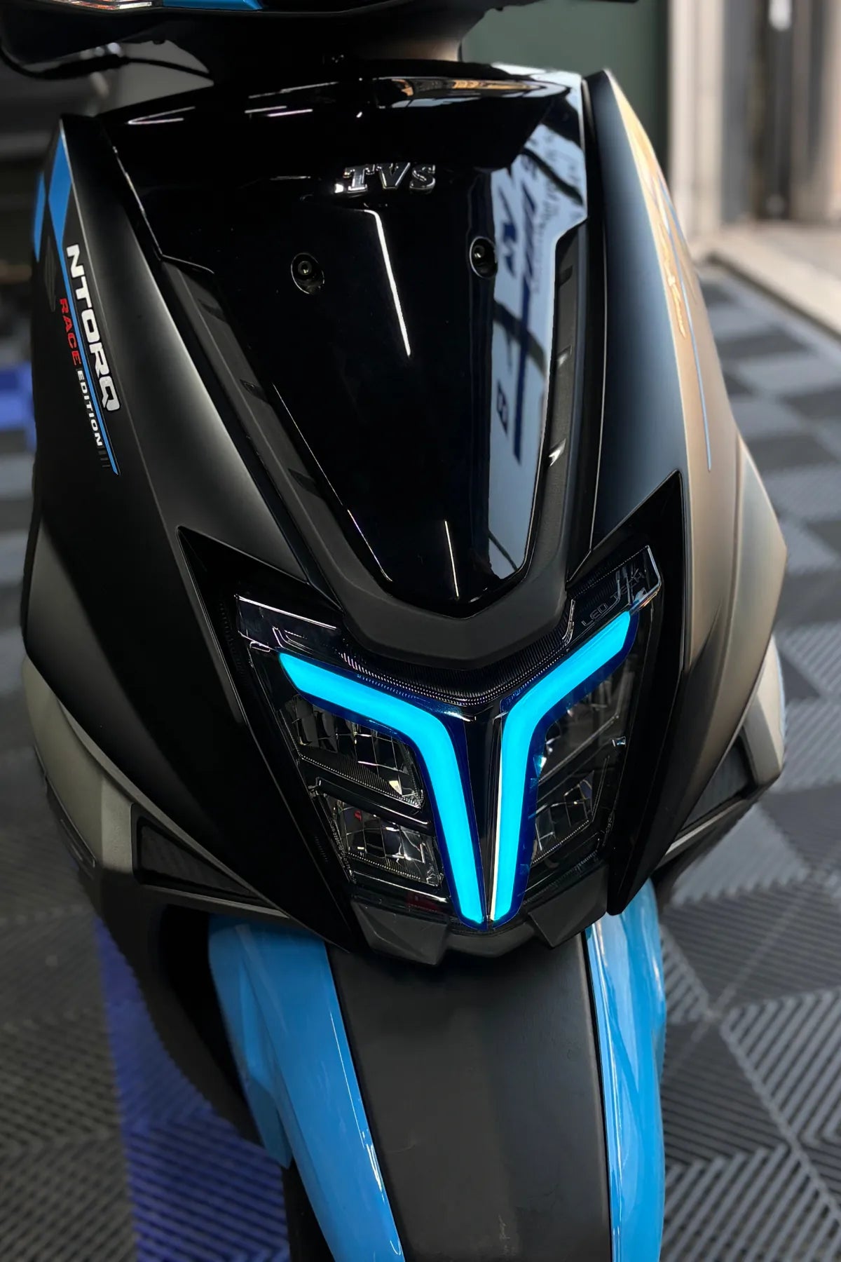 TVS Ntorq 125 için Açık Mavi Far Film Far Tasarım Sticker