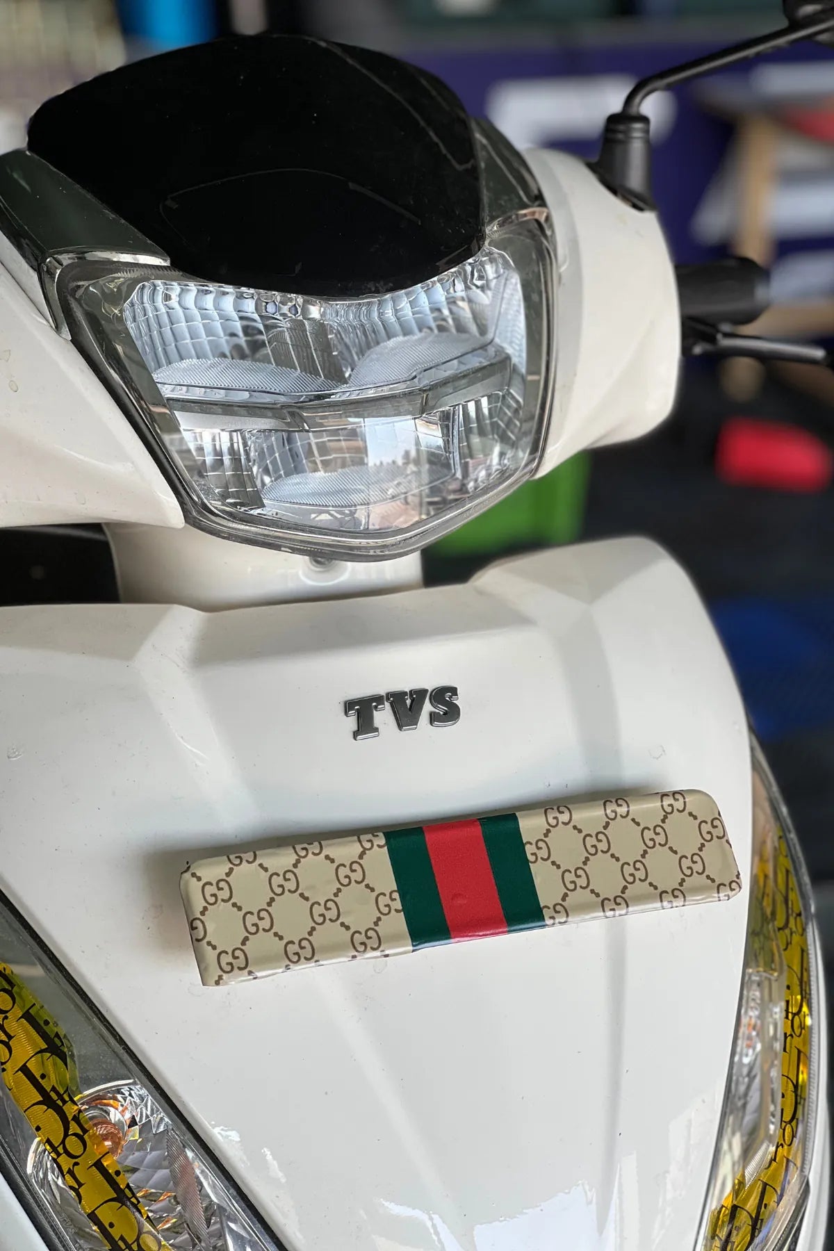 TVS Jupiter Ön Plakalık için Gucci Desenli Kaplama Sticker