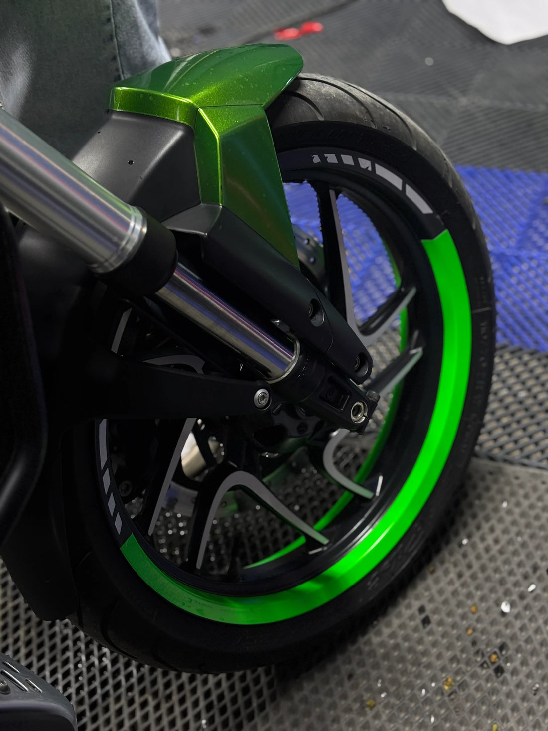 Motosiklet 17 İnch Jantlara Uyumlu Neon Yeşil Yarım Jant Şeridi