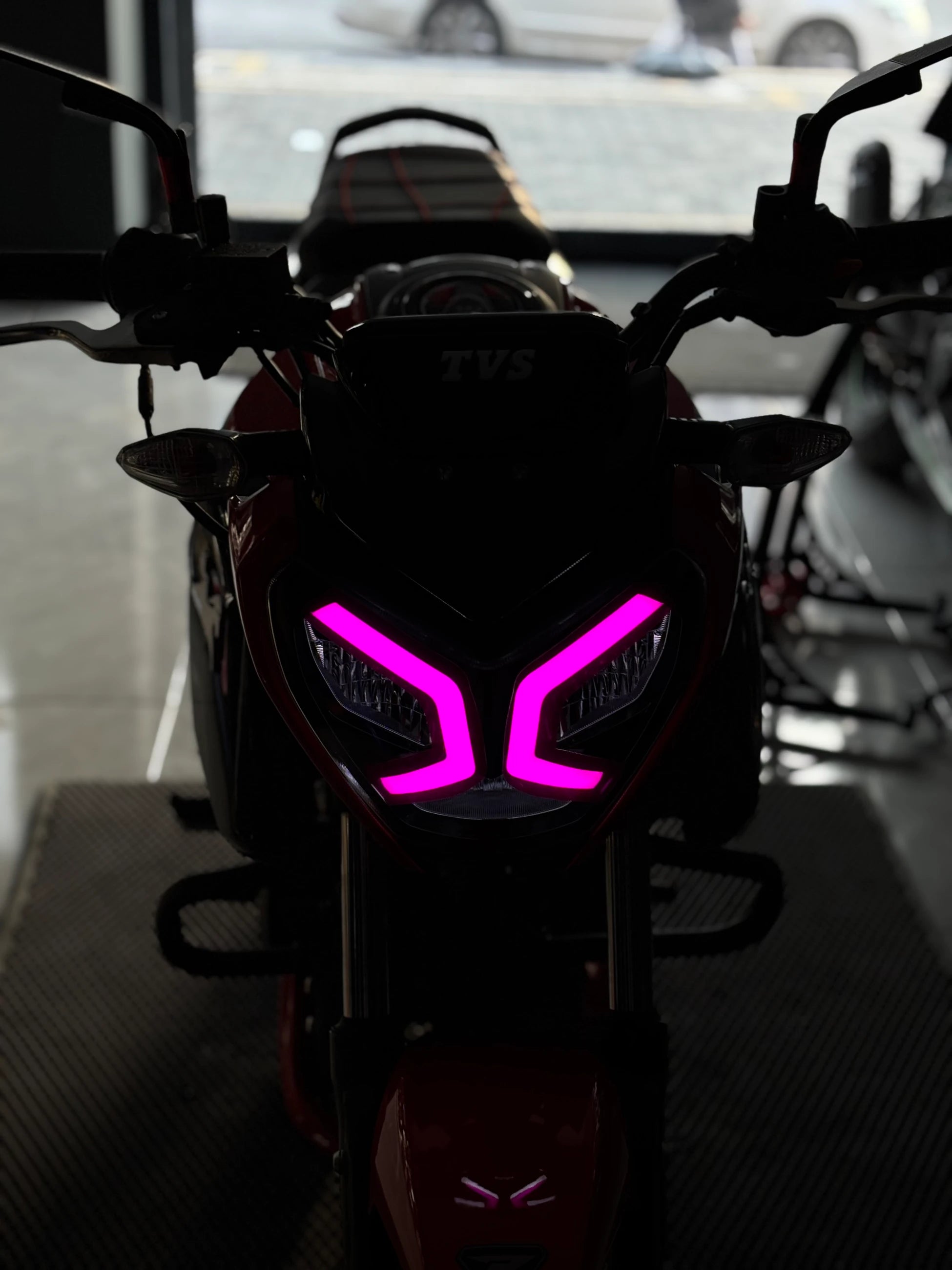 TVS Raider için Renkli Far Filmi Sticker Etiket