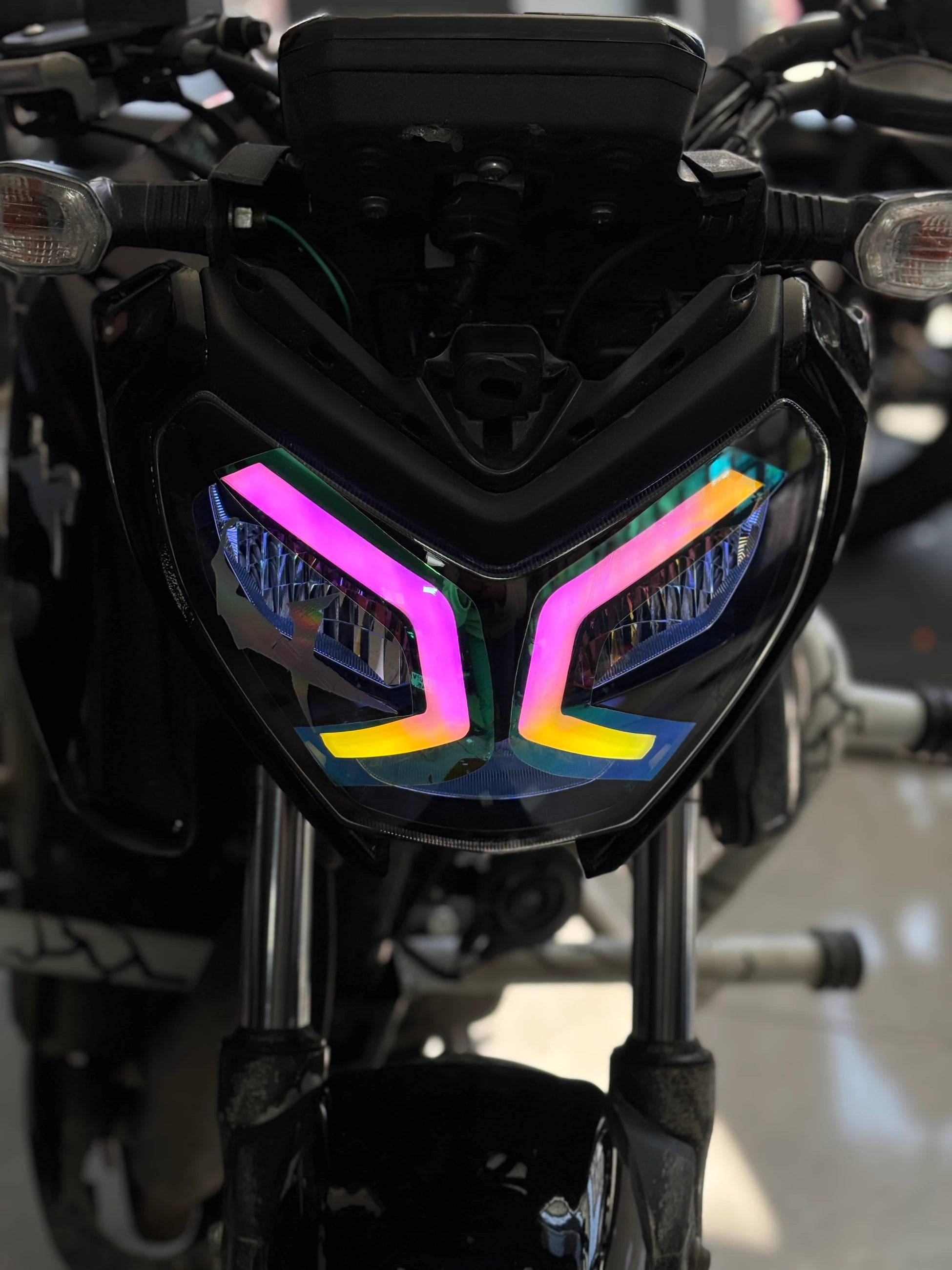 TVS Raider için Renkli Far Filmi Sticker Etiket