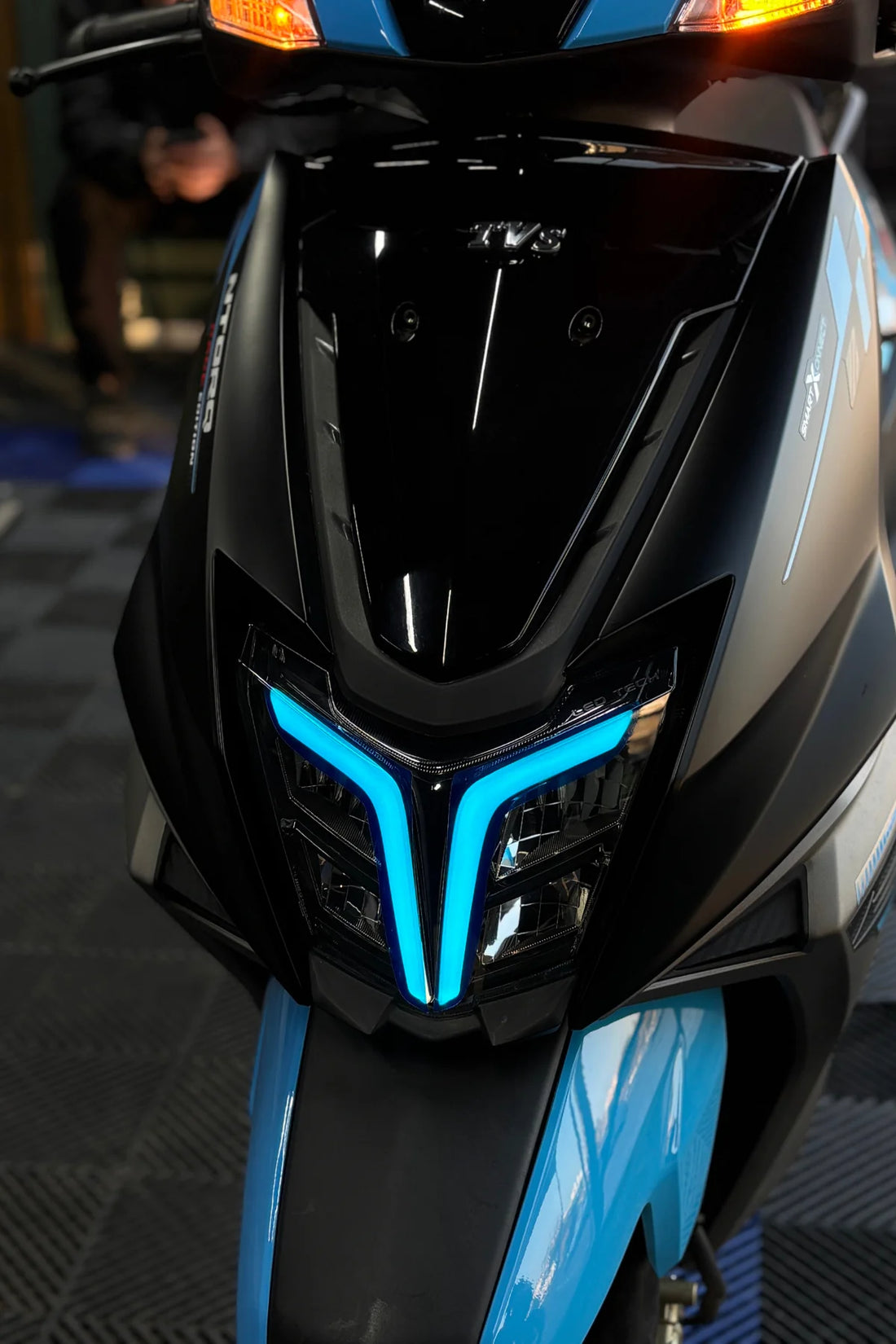 TVS Ntorq 125 için Açık Mavi Far Film Far Tasarım Sticker