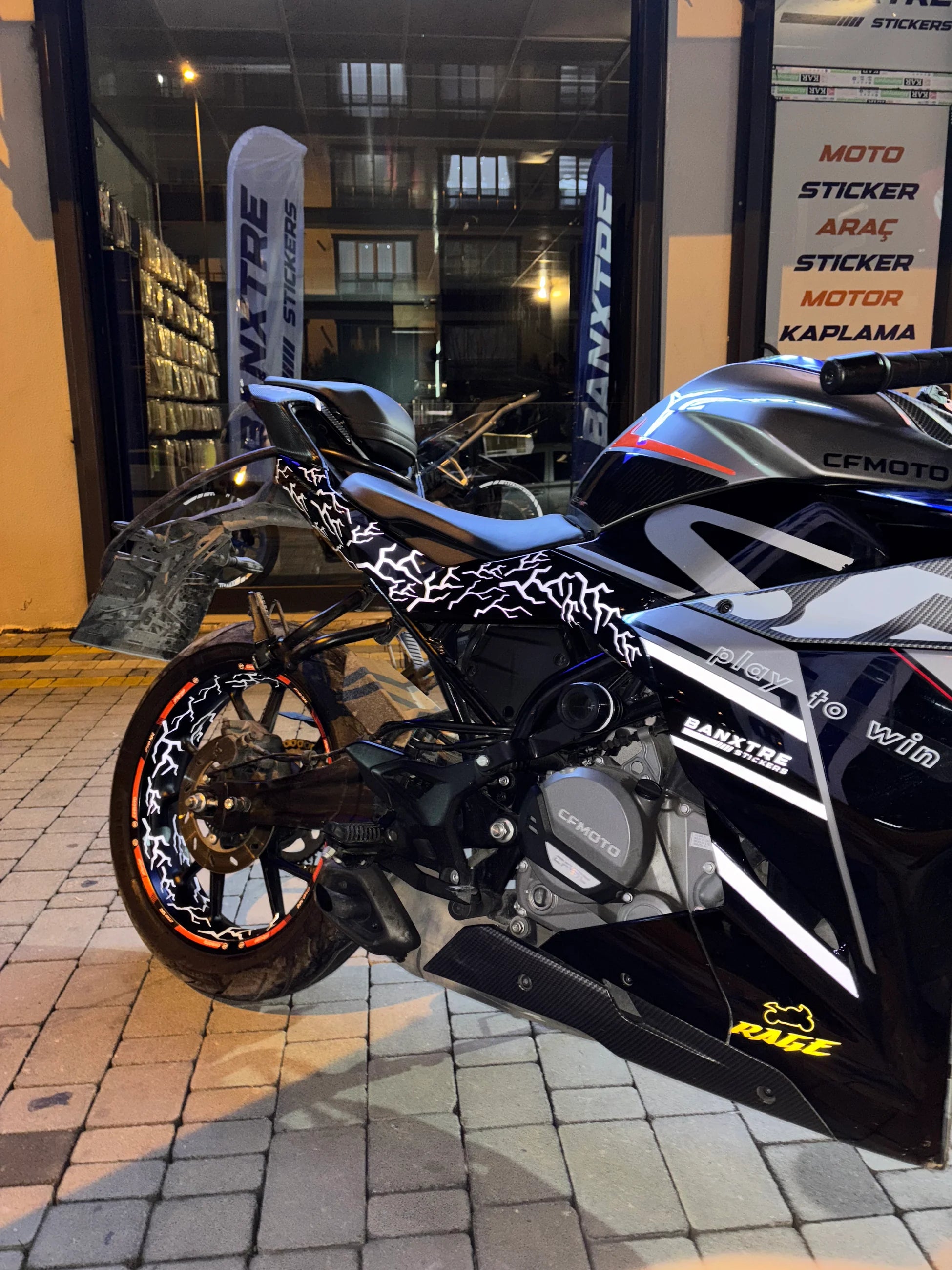 Motosiklet ve Kask için 32 Parça Reflektörlü Beyaz Sticker Seti