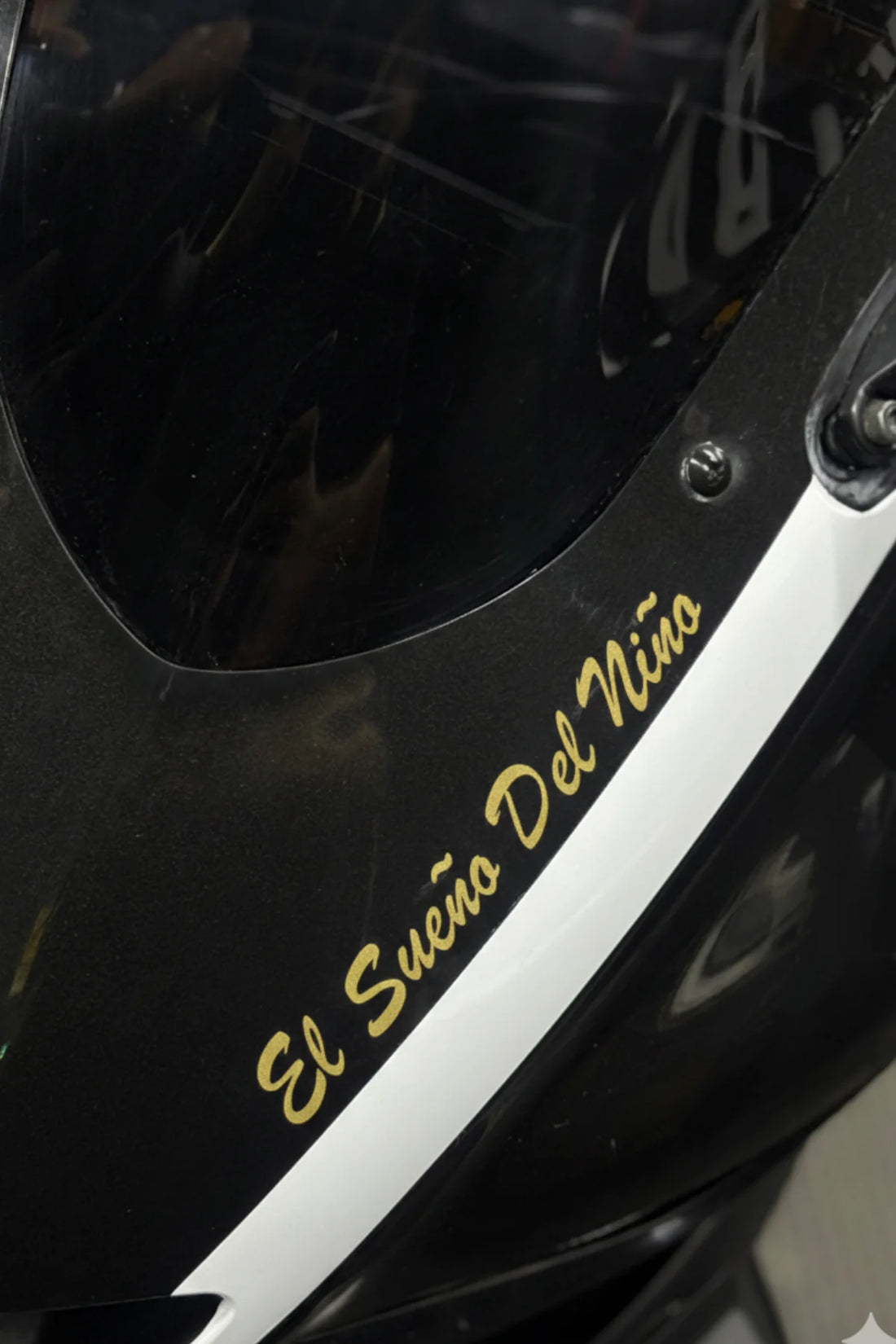 Motosiklet ve Kask için El Sueno Del Nino Gold Sticker (15cm)