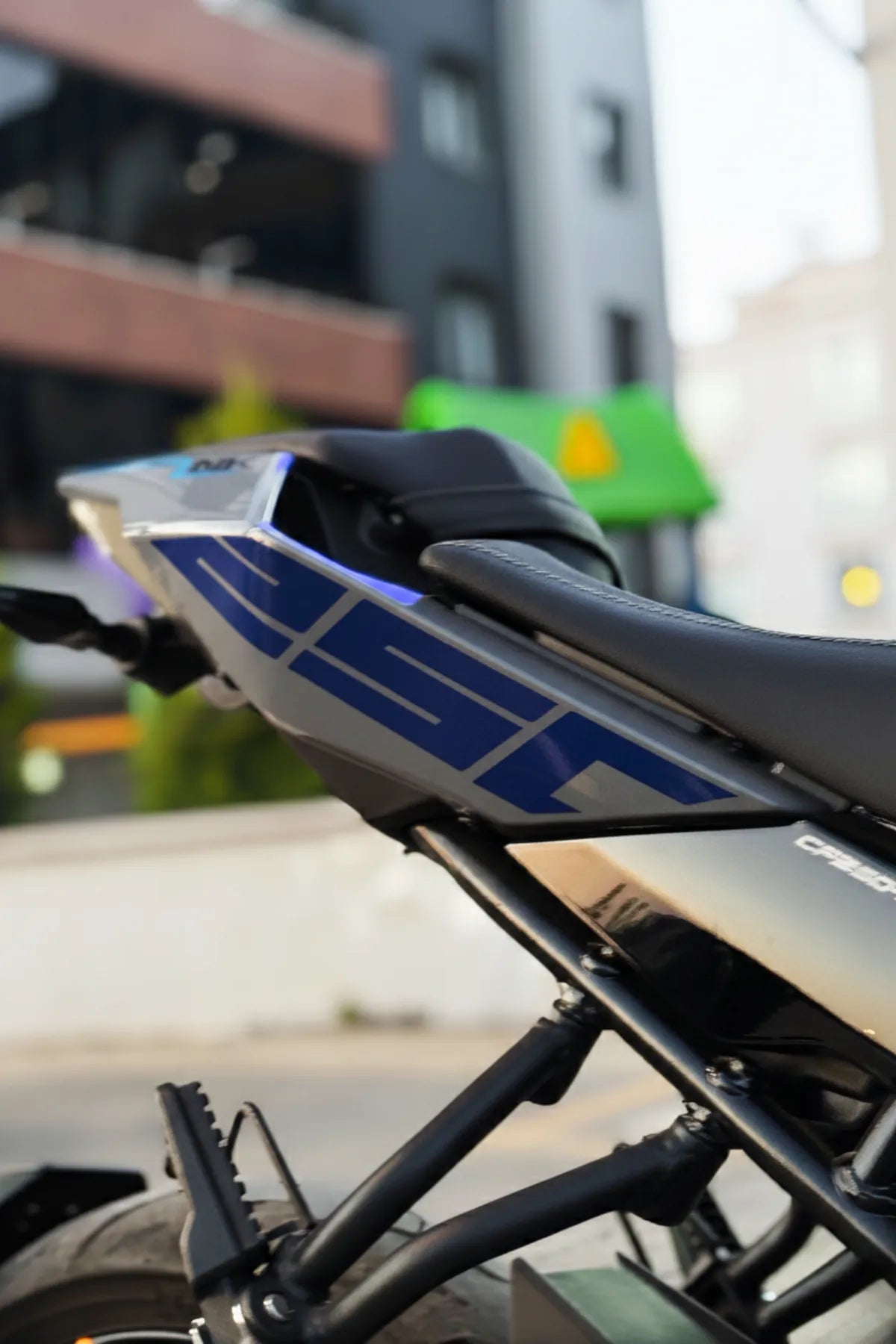 CFMOTO NK250 için Mavi Renk 250 Yazıları Sağ ve Sol (2018-2025)