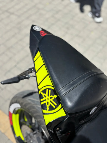 Yamaha Motor Grubu için Neon Sarı Kuyruk Sticker Etiket Seti (Sağ ve Sol)