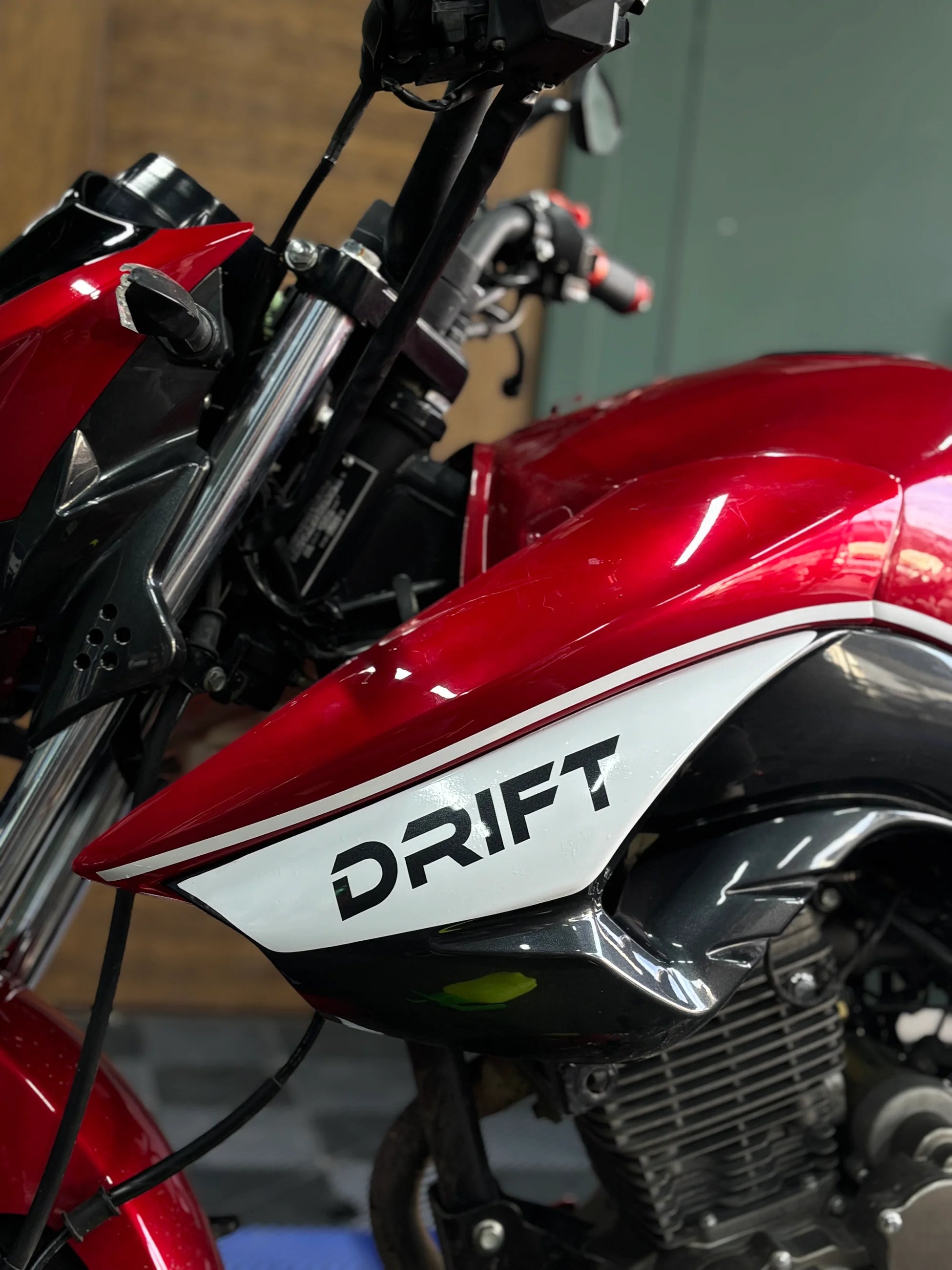 Mondial Drift-L için Yan Grenaj için Drift Yazılı Beyaz Renk Kaplama Sticker