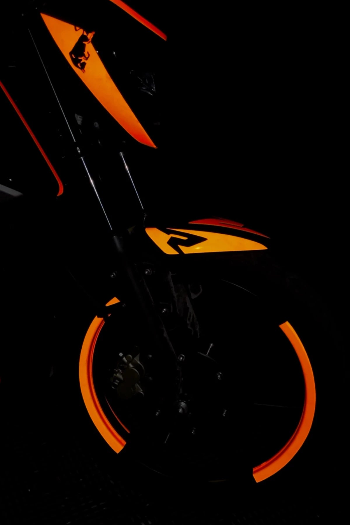 TVS Raider için Komple Reflektörlü Kırmızı Redbull Temalı Sticker Seti