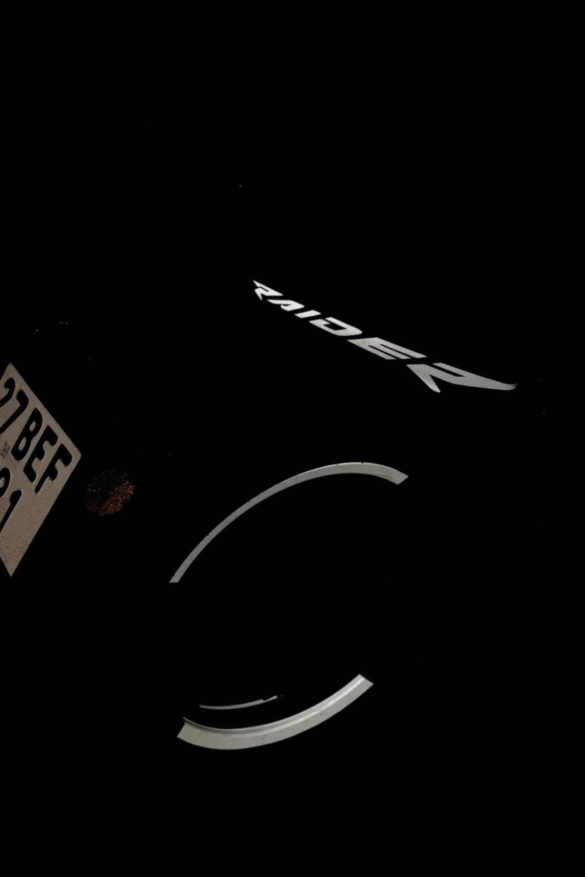 TVS Raider için Reflektörlü Beyaz Renk Komple Redbull Temalı Sticker Seti