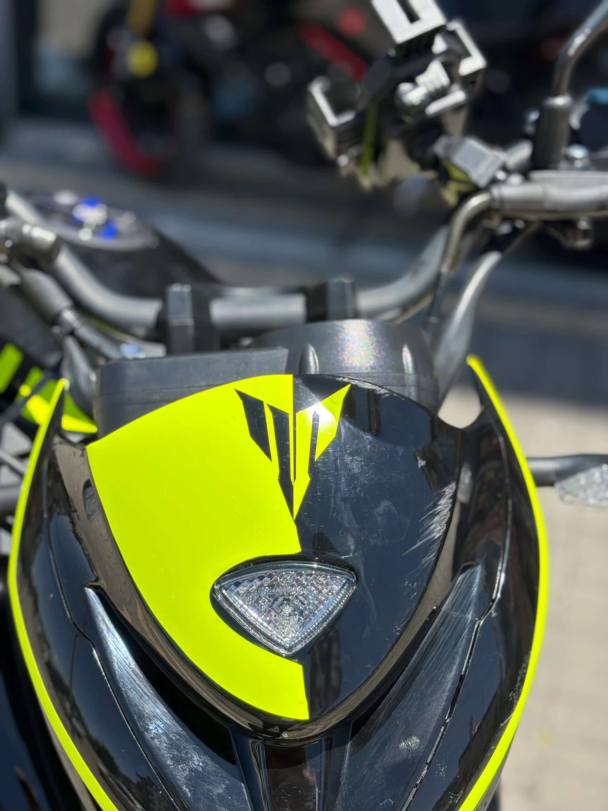 Mondial Drift-L için Neon Sarı MT Logolu Kafa Sticker Etiket