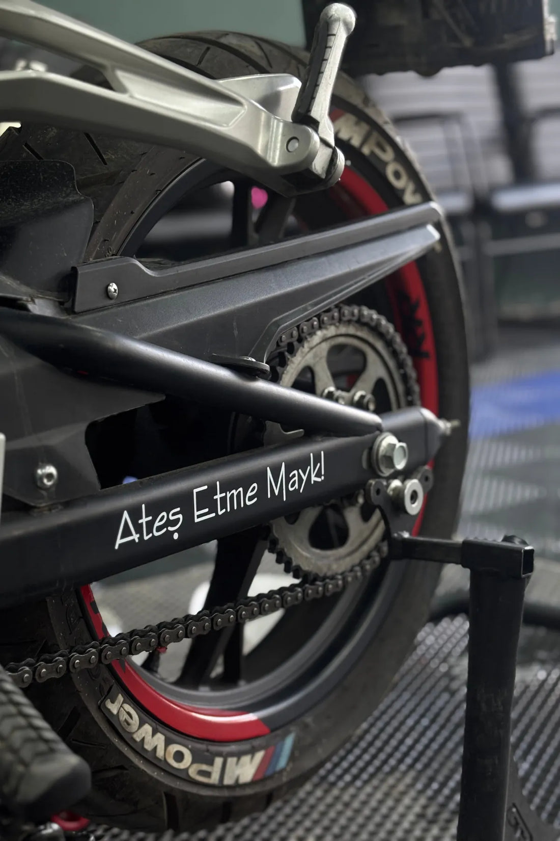 Motosiklet ve Kask için Beyaz Renk Ateş Etme Mark Sticker Etiket (20CM)