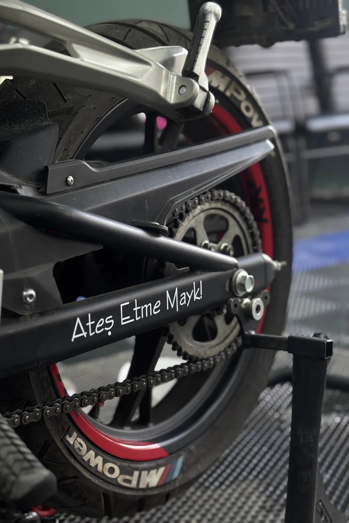 Motosiklet ve Kask için Beyaz Renk Ateş Etme Mark Sticker Etiket (20CM)