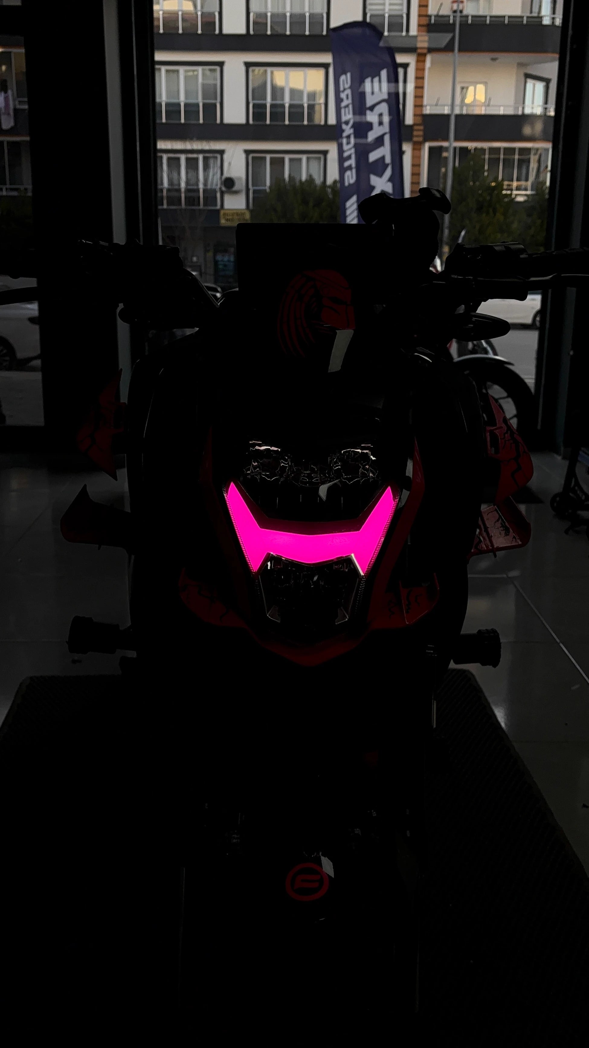 CFMOTO NK250 için Pembe Renk Far Filmi Far Tasarım Sticker