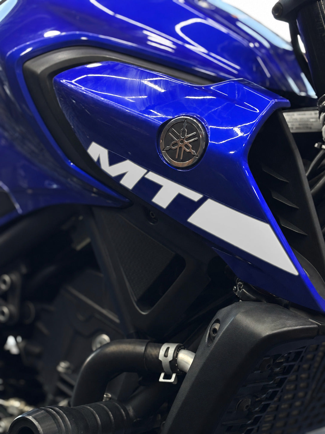 Yamaha MT-25 için Orijinal MT-25 Yazıları Sticker Seti Sağ ve Sol (Orijinallerin Üzerini Kapatır)