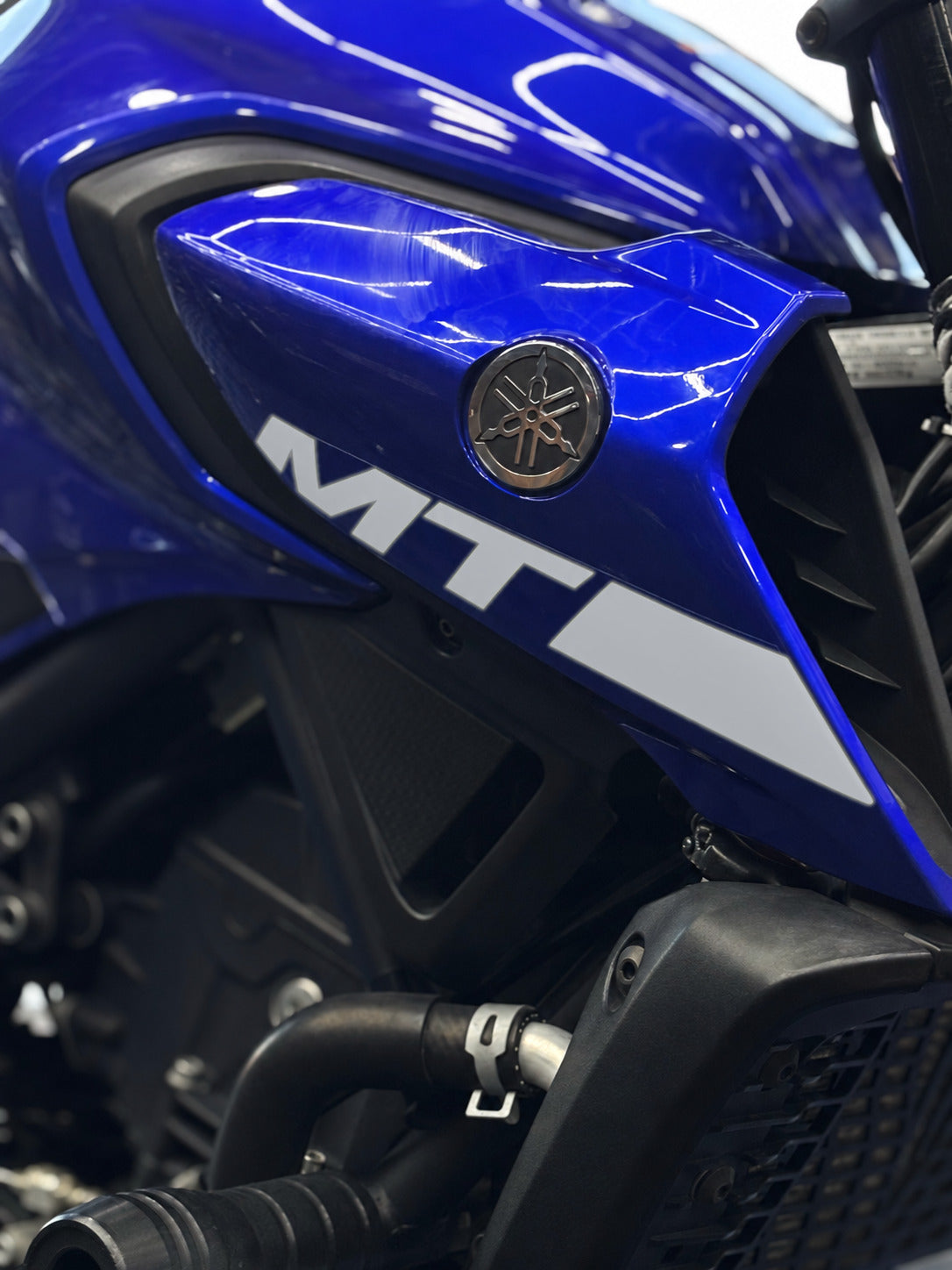 Yamaha MT-25 için Orijinal MT-25 Yazıları Sticker Seti Sağ ve Sol (Orijinallerin Üzerini Kapatır)