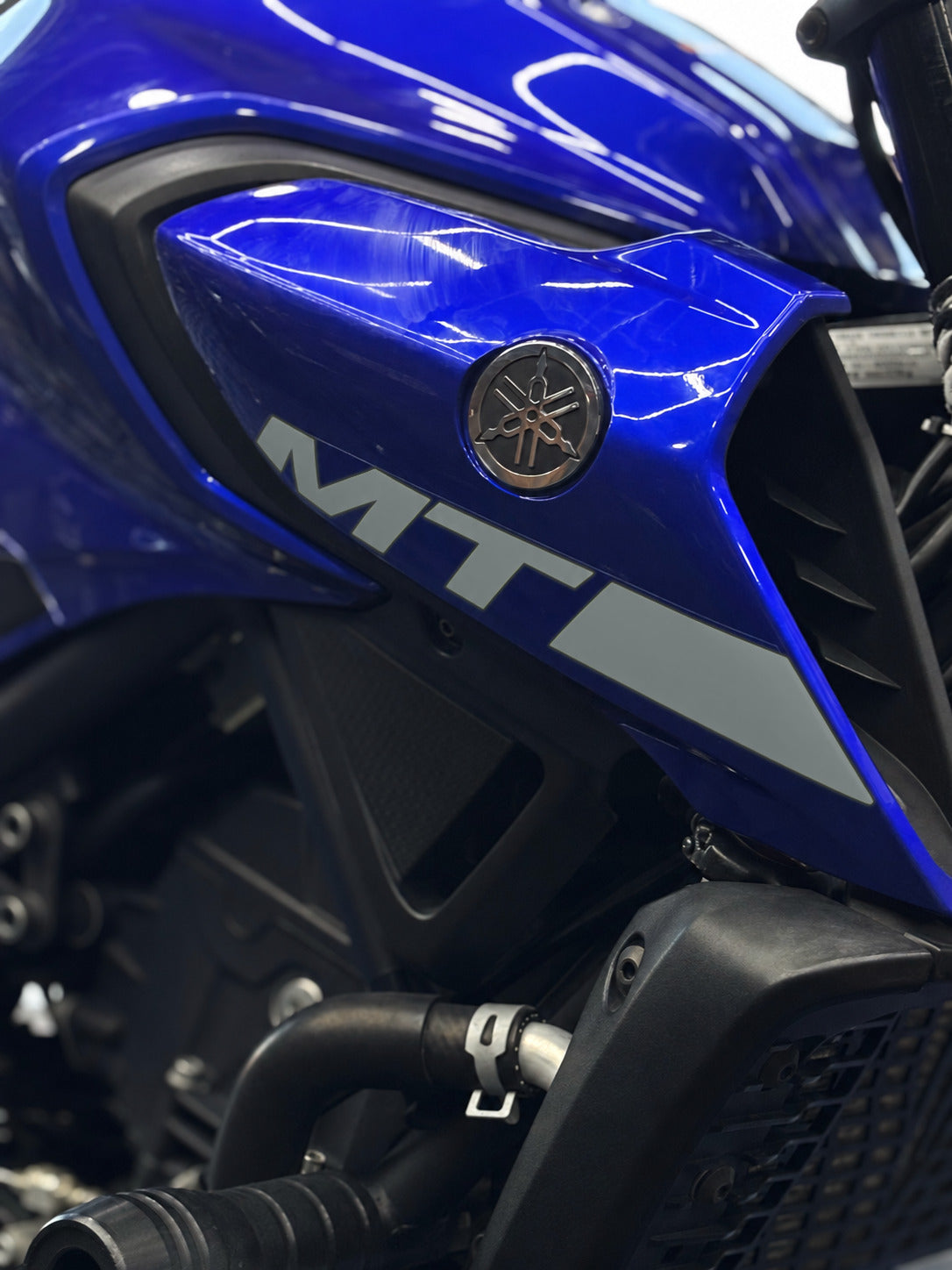 Yamaha MT-25 için Orijinal MT-25 Yazıları Sticker Seti Sağ ve Sol (Orijinallerin Üzerini Kapatır)