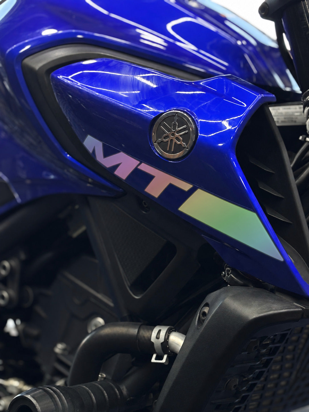 Yamaha MT-25 için Orijinal MT-25 Yazıları Sticker Seti Sağ ve Sol (Orijinallerin Üzerini Kapatır)