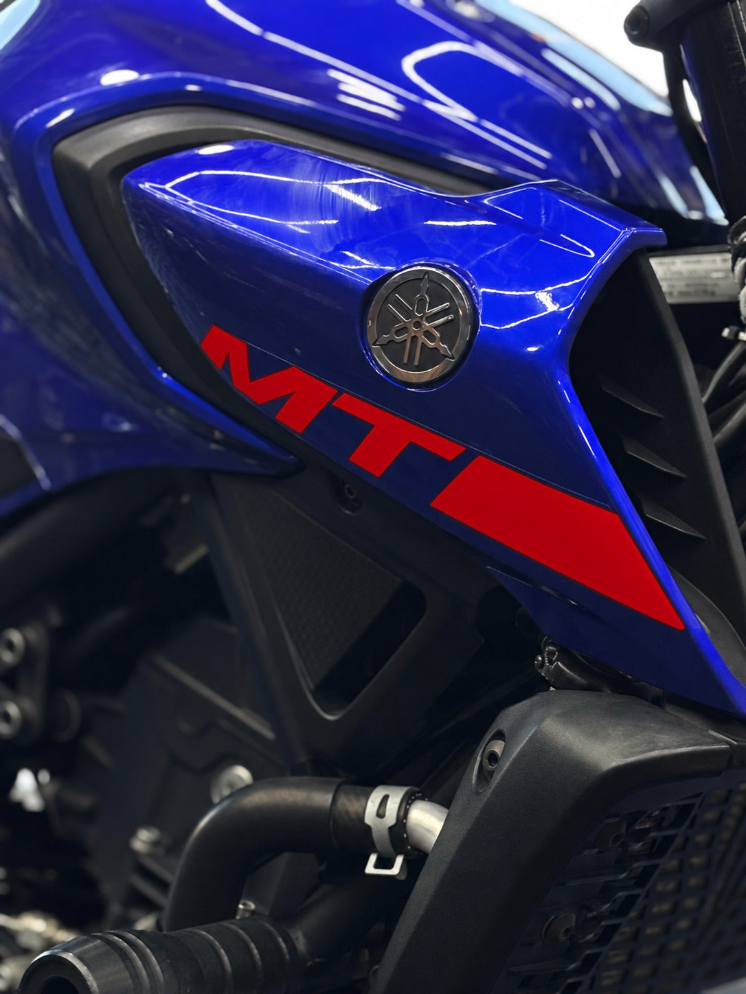 Yamaha MT-25 için Orijinal MT-25 Yazıları Sticker Seti Sağ ve Sol (Orijinallerin Üzerini Kapatır)