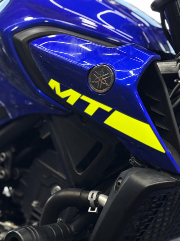 Yamaha MT-25 için Orijinal MT-25 Yazıları Sticker Seti Sağ ve Sol (Orijinallerin Üzerini Kapatır)