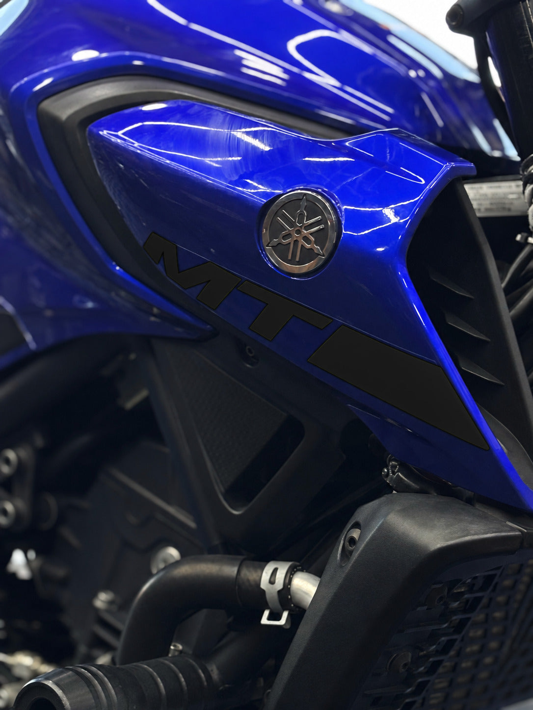 Yamaha MT-25 için Orijinal MT-25 Yazıları Sticker Seti Sağ ve Sol (Orijinallerin Üzerini Kapatır)