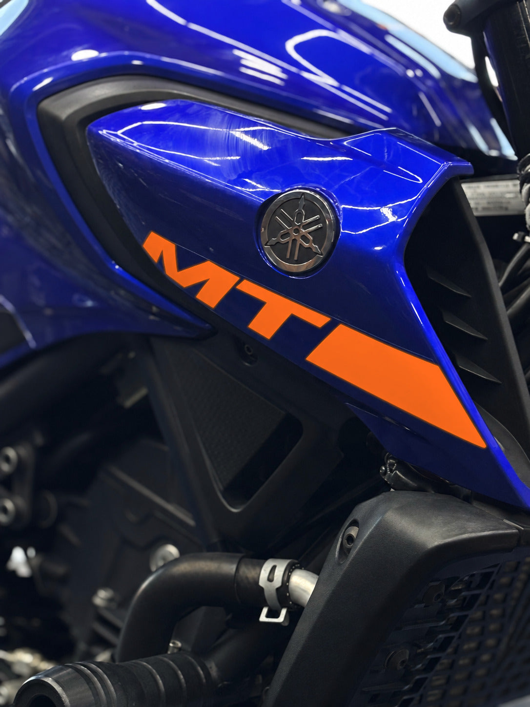 Yamaha MT-25 için Orijinal MT-25 Yazıları Sticker Seti Sağ ve Sol (Orijinallerin Üzerini Kapatır)