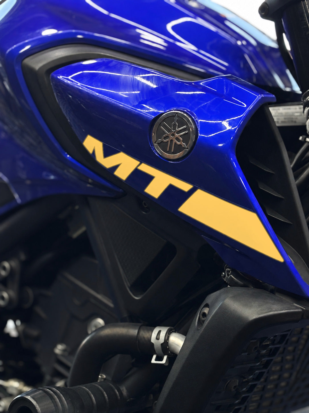 Yamaha MT-25 için Orijinal MT-25 Yazıları Sticker Seti Sağ ve Sol (Orijinallerin Üzerini Kapatır)