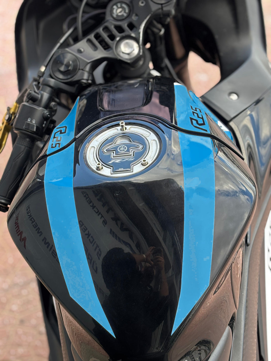 Yamaha R25 için Depo Kordon Sticker Etiket (Sağ ve Sol) (2019-2024 Yılları Arası Uyumludur)
