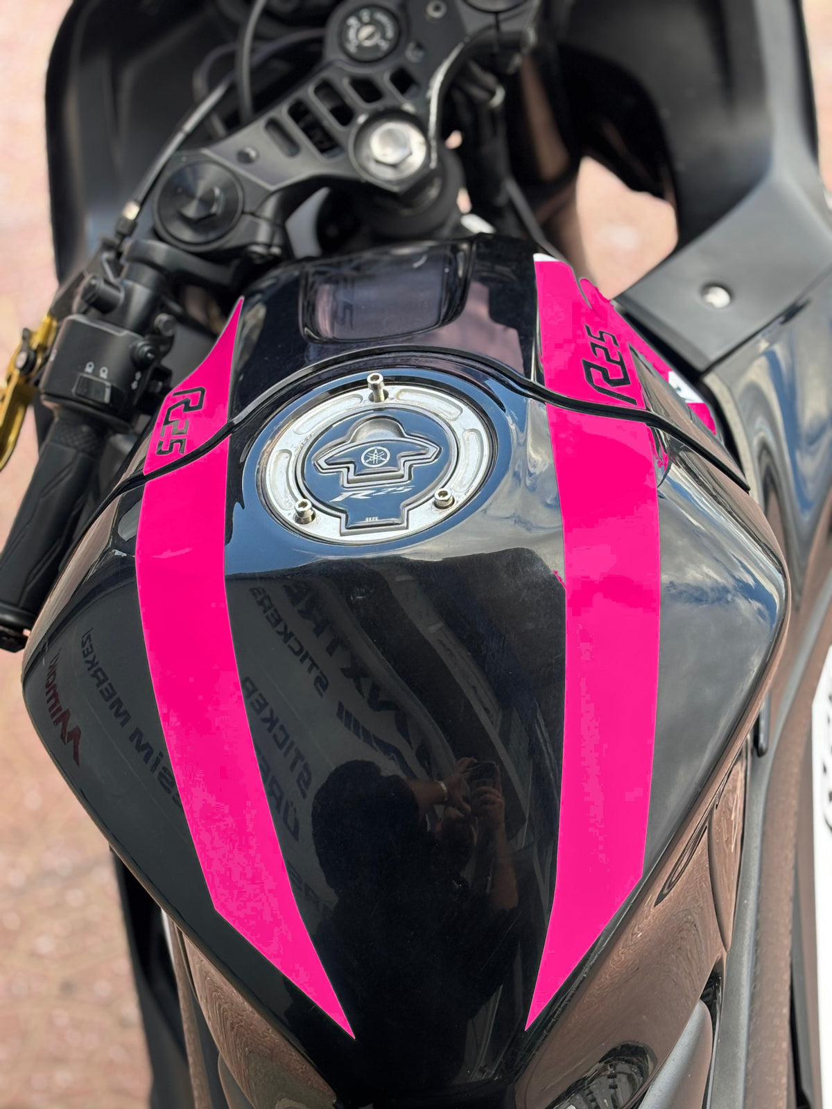 Yamaha R25 için Depo Kordon Sticker Etiket (Sağ ve Sol) (2019-2024 Yılları Arası Uyumludur)