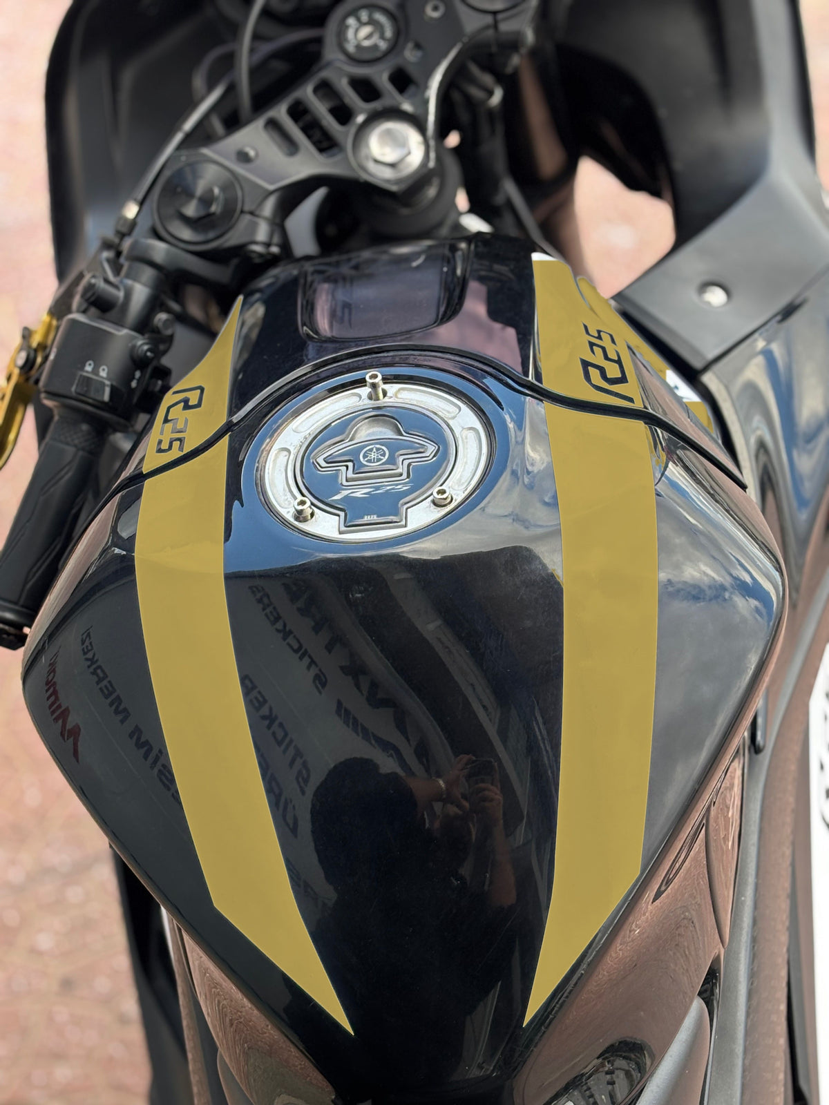 Yamaha R25 için Depo Kordon Sticker Etiket (Sağ ve Sol) (2019-2024 Yılları Arası Uyumludur)