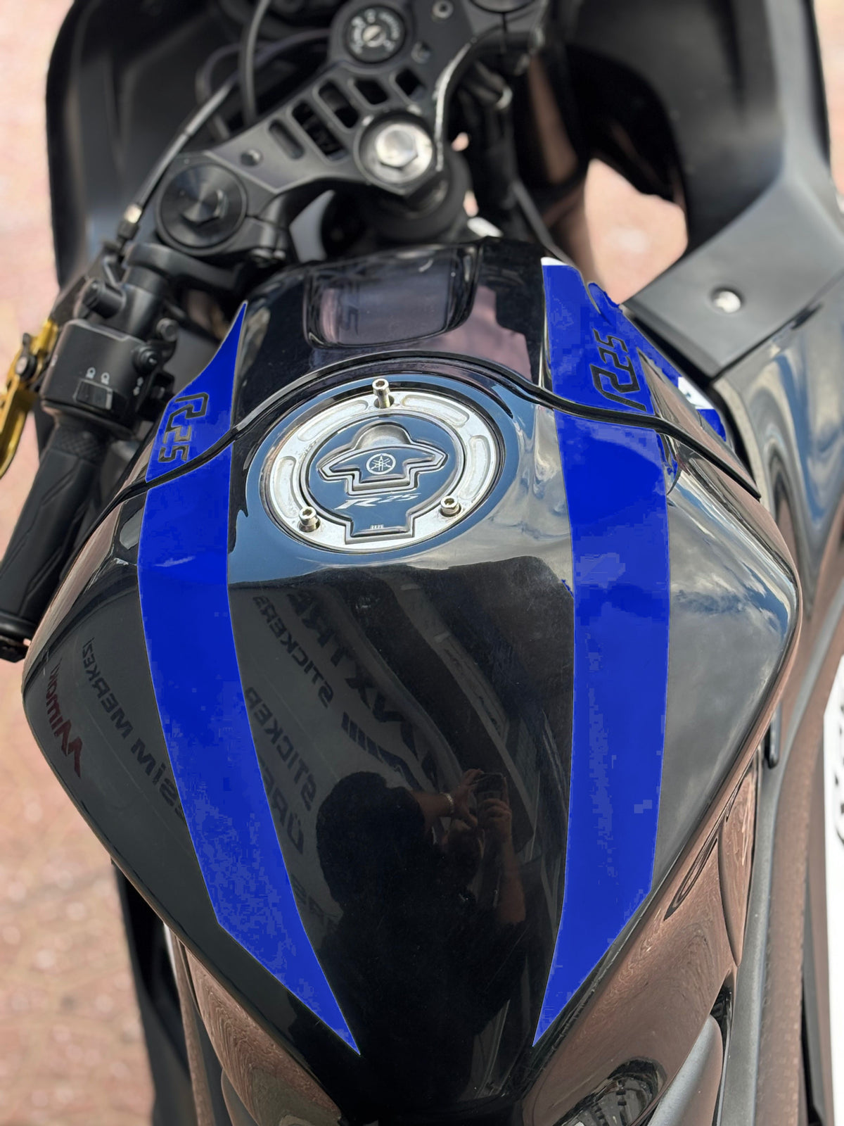 Yamaha R25 için Depo Kordon Sticker Etiket (Sağ ve Sol) (2019-2024 Yılları Arası Uyumludur)
