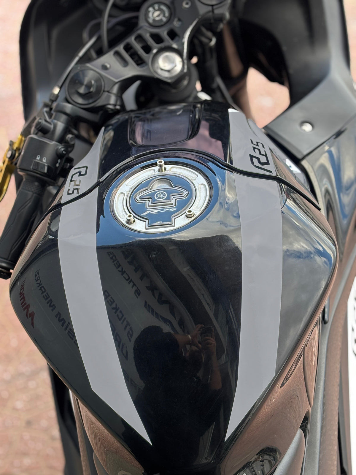 Yamaha R25 için Depo Kordon Sticker Etiket (Sağ ve Sol) (2019-2024 Yılları Arası Uyumludur)