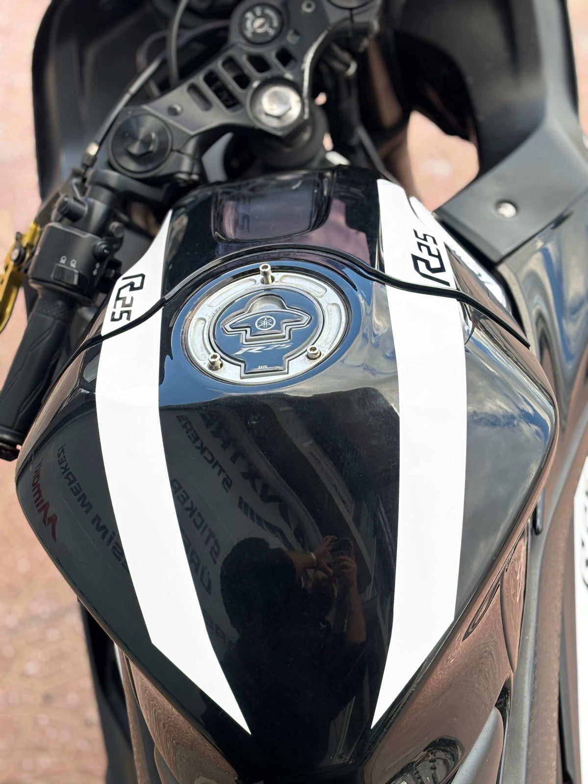 Yamaha R25 için Depo Kordon Sticker Etiket (Sağ ve Sol) (2019-2024 Yılları Arası Uyumludur)
