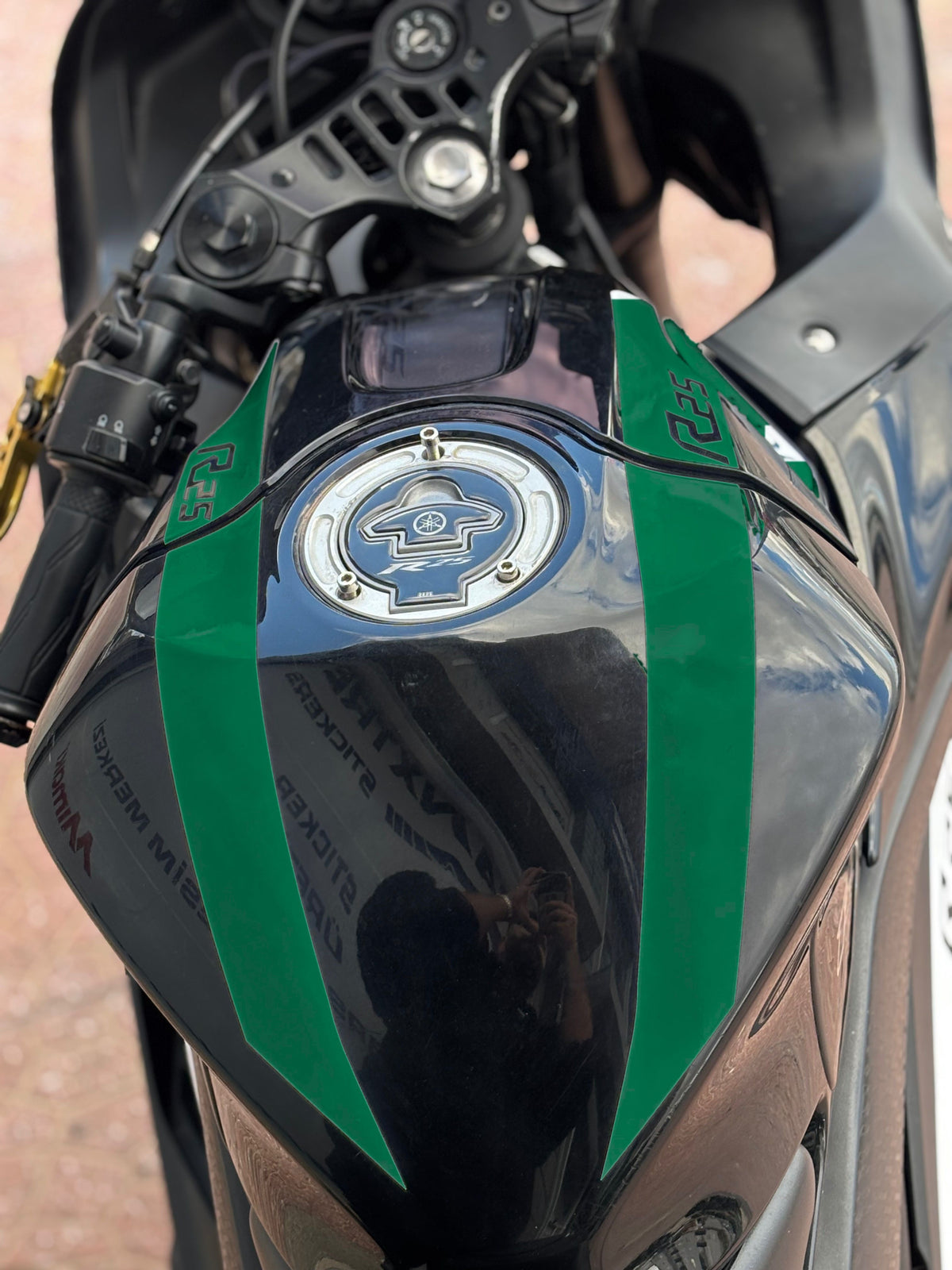 Yamaha R25 için Depo Kordon Sticker Etiket (Sağ ve Sol) (2019-2024 Yılları Arası Uyumludur)