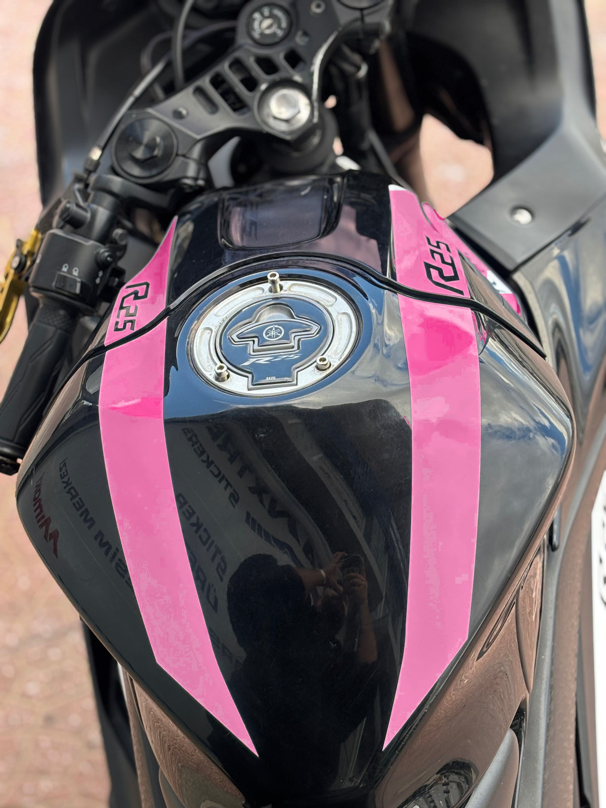 Yamaha R25 için Depo Kordon Sticker Etiket (Sağ ve Sol) (2019-2024 Yılları Arası Uyumludur)