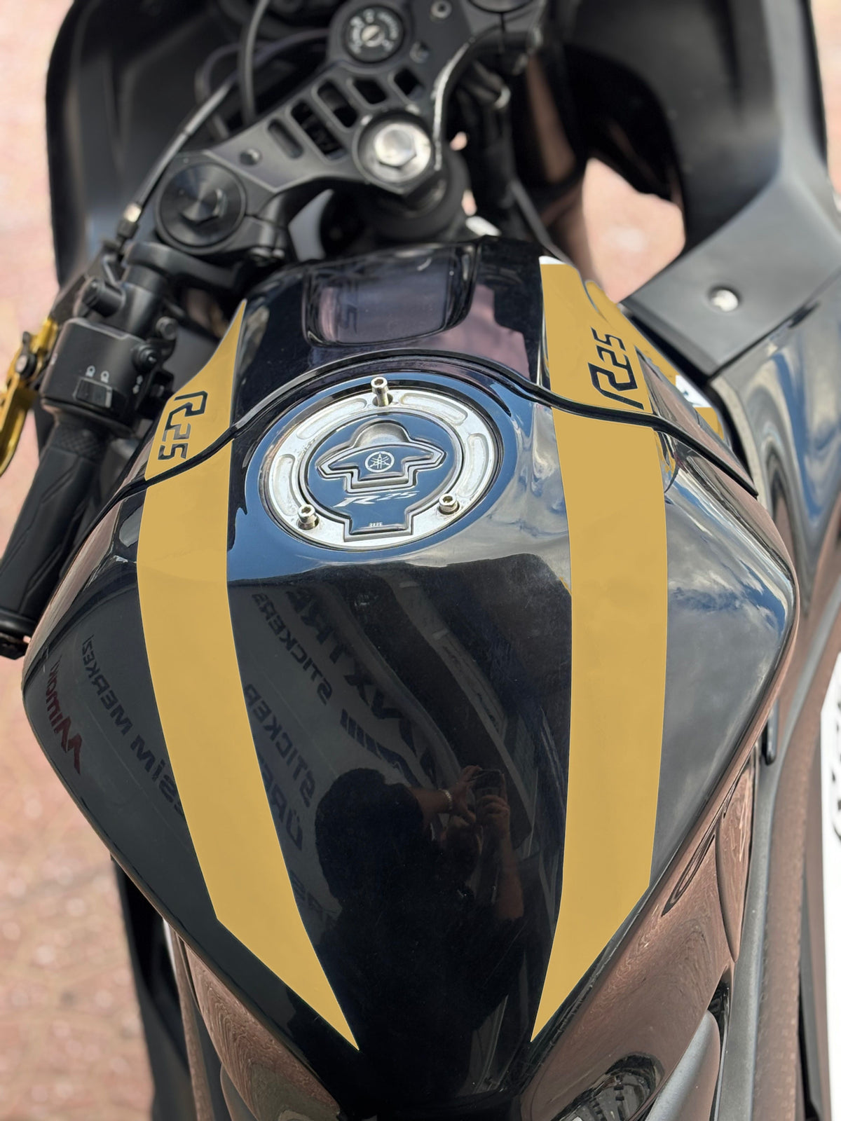 Yamaha R25 için Depo Kordon Sticker Etiket (Sağ ve Sol) (2019-2024 Yılları Arası Uyumludur)