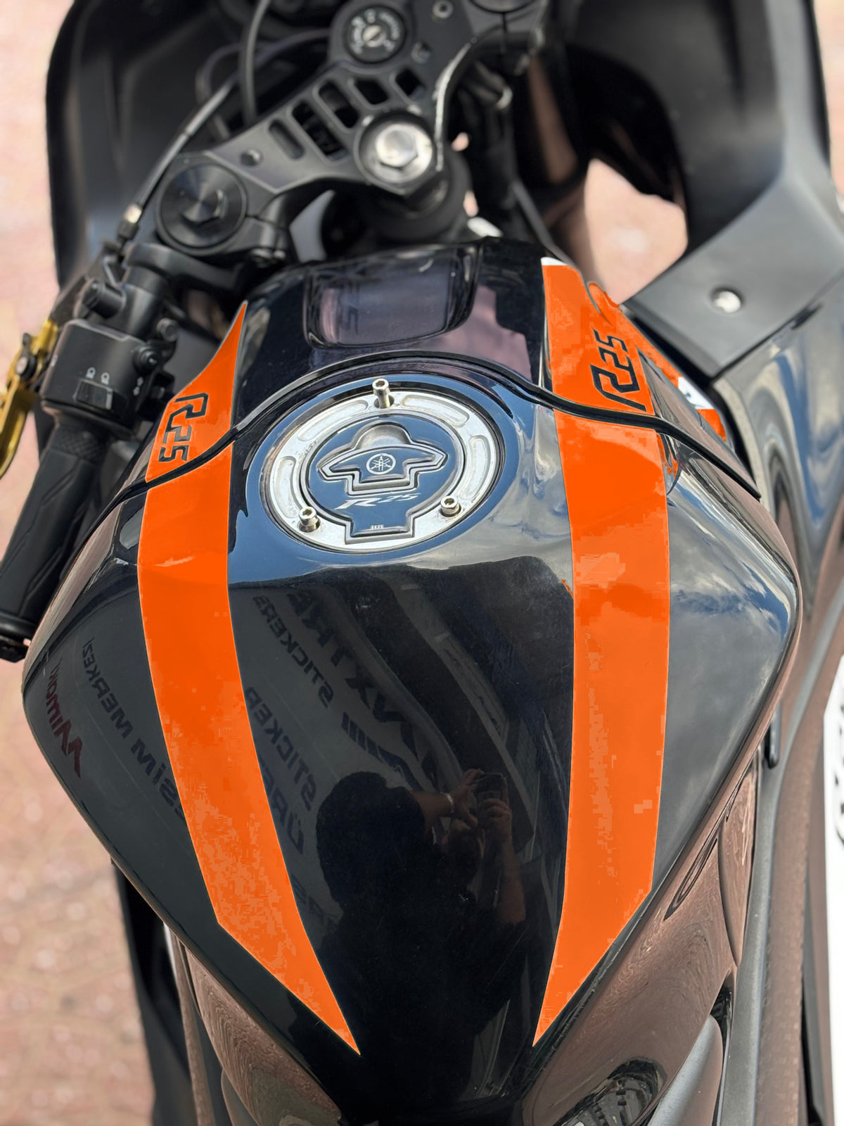 Yamaha R25 için Depo Kordon Sticker Etiket (Sağ ve Sol) (2019-2024 Yılları Arası Uyumludur)