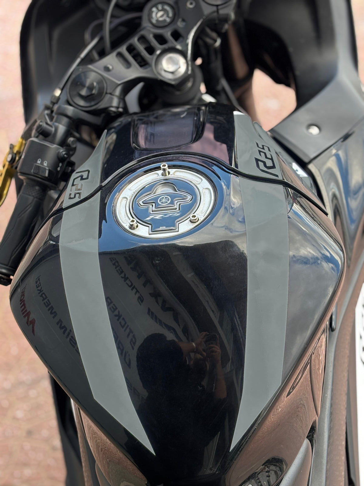 Yamaha R25 için Depo Kordon Sticker Etiket (Sağ ve Sol) (2019-2024 Yılları Arası Uyumludur)
