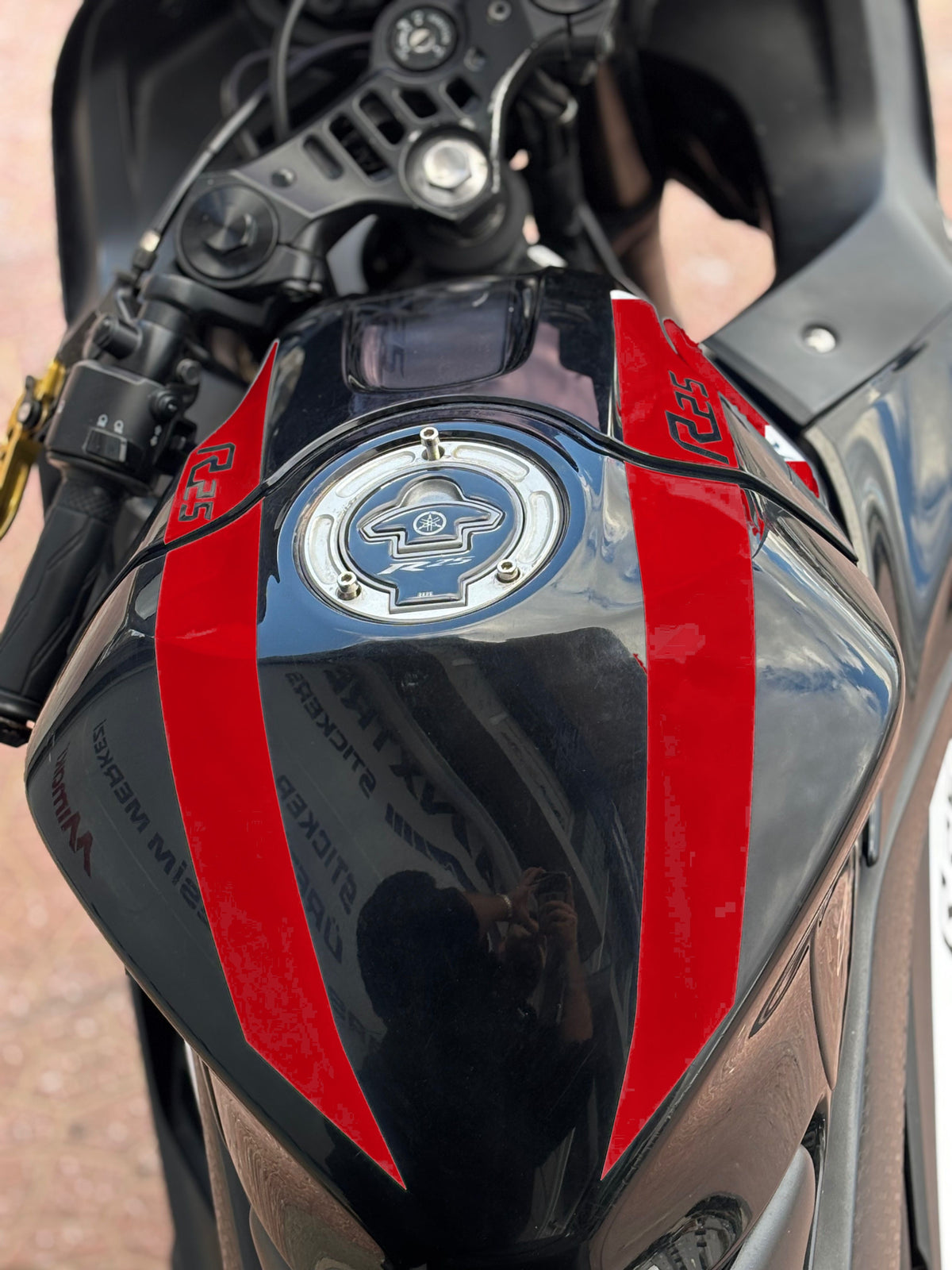 Yamaha R25 için Depo Kordon Sticker Etiket (Sağ ve Sol) (2019-2024 Yılları Arası Uyumludur)