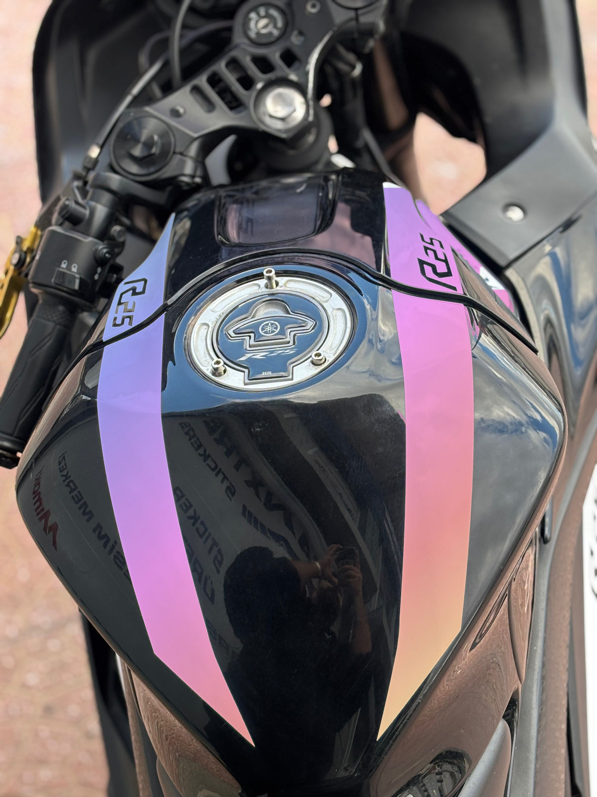 Yamaha R25 için Depo Kordon Sticker Etiket (Sağ ve Sol) (2019-2024 Yılları Arası Uyumludur)