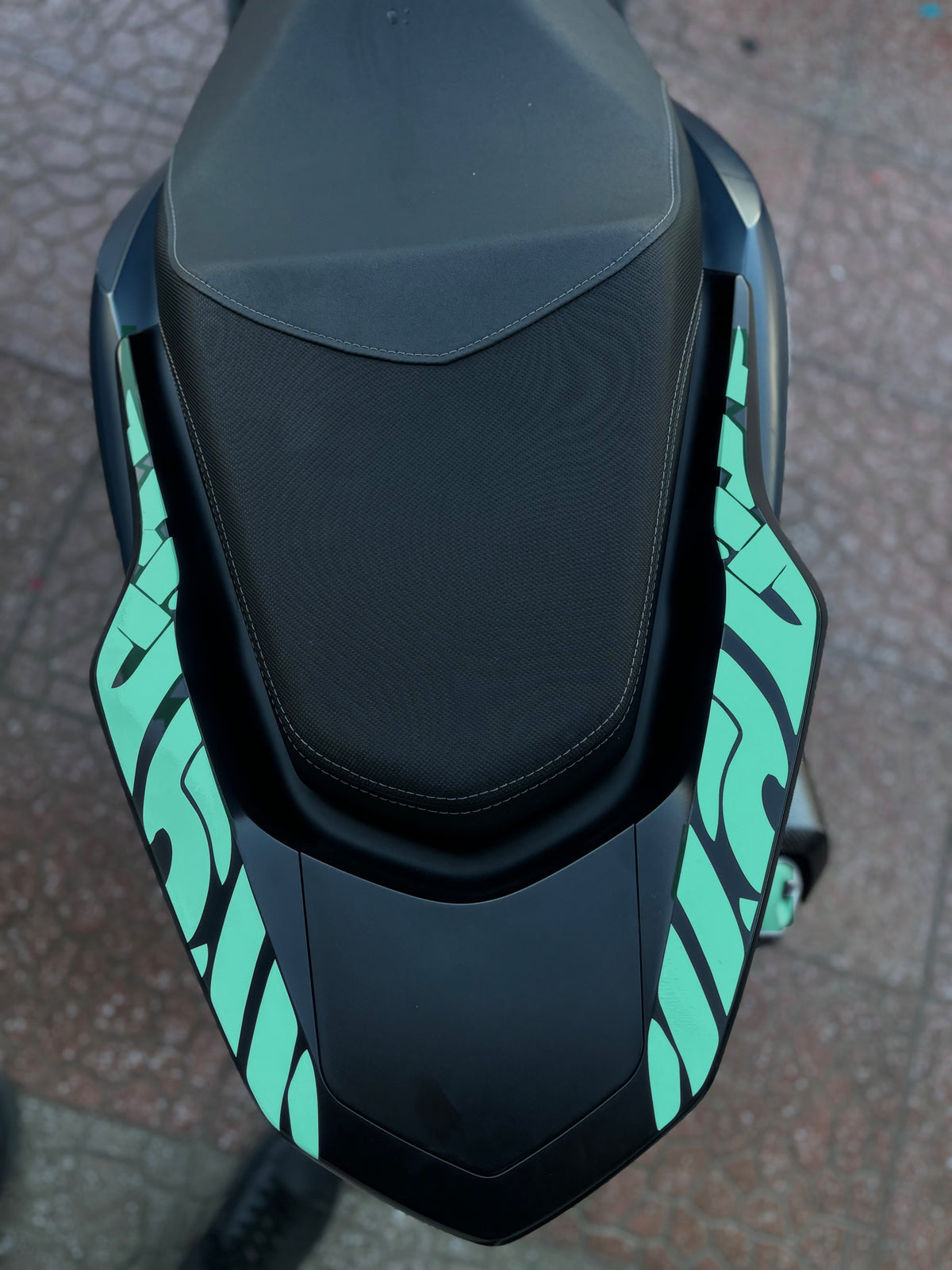 Honda PCX Arka Kuyruk için Tribal Desen Sticker Seti (Sağ ve Sol) (2021-2022-2023-2024 Uyumlu)